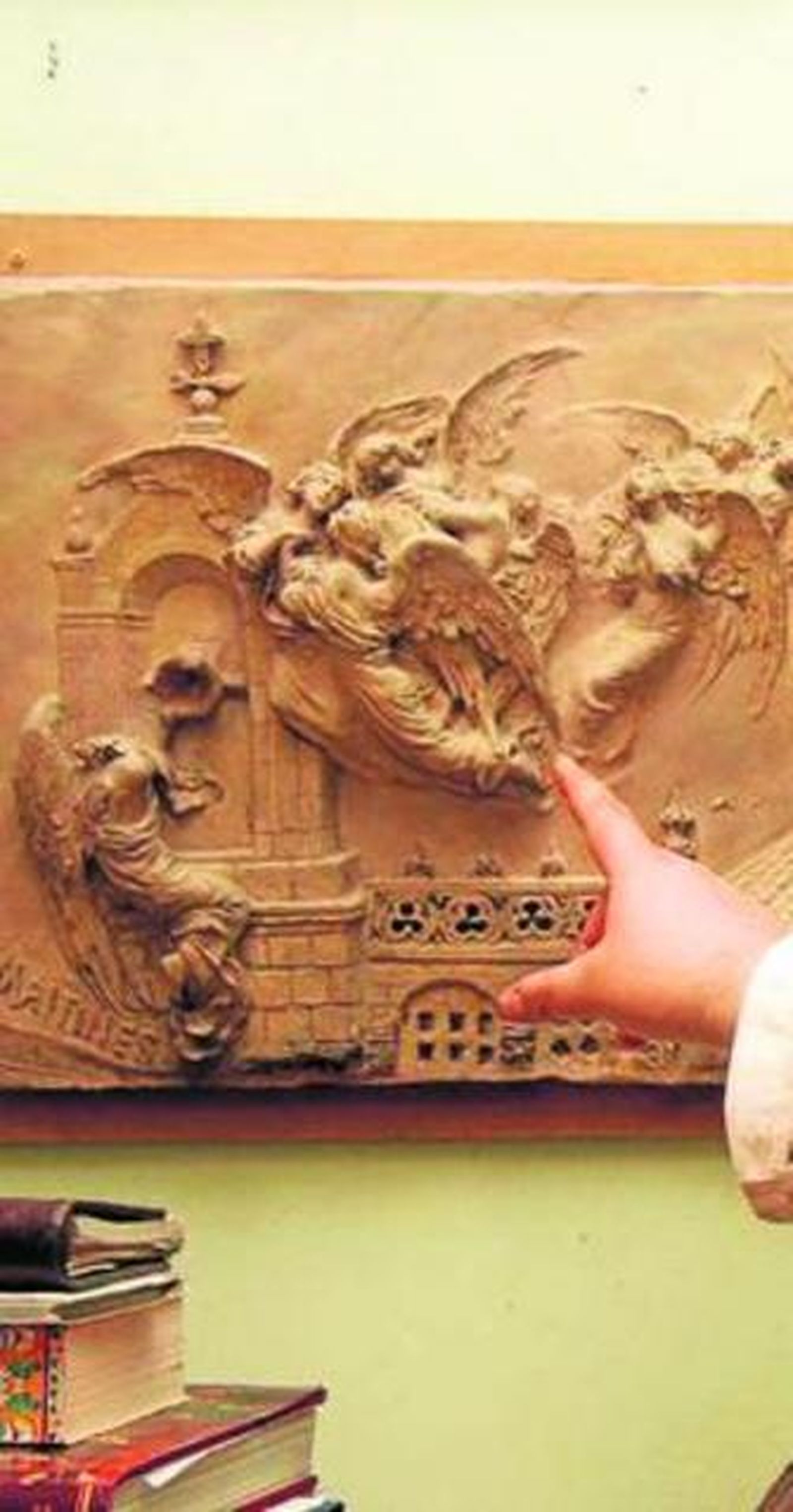 Jesús Méndez Lastrucci retoca un Caifás en su estudio de Goles.