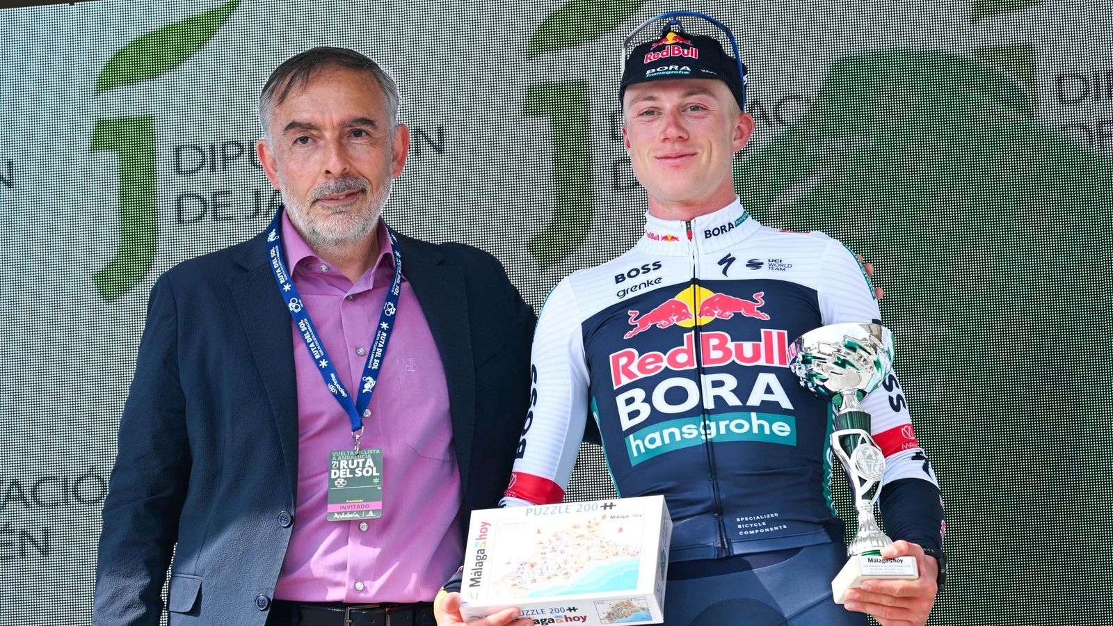 Las mejores imágenes de la primera etapa de la Vuelta Ciclista a Andalucía Ruta del Sol.