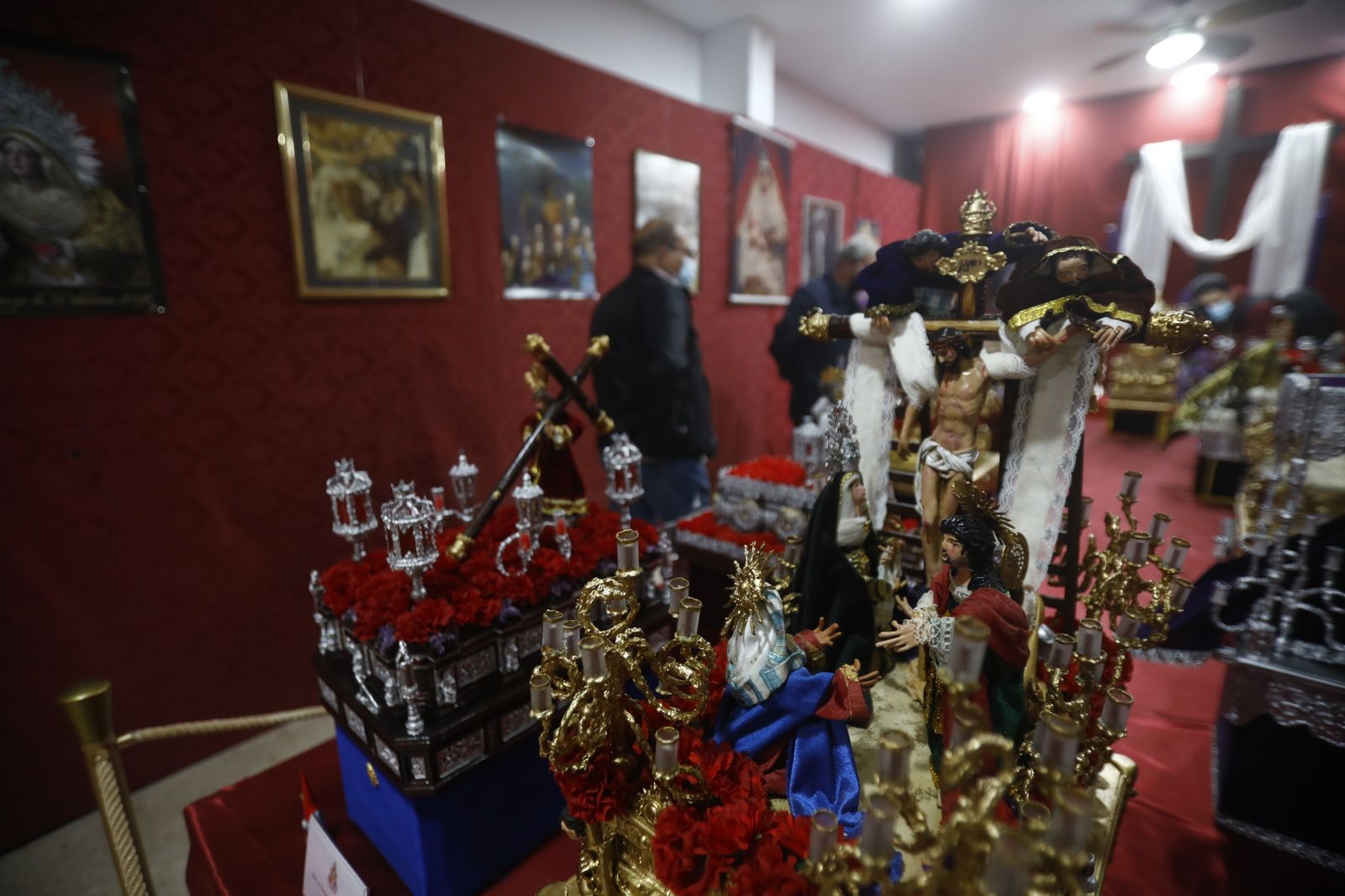 La exposición de pasos de Semana Santa en miniatura de la Asociación de Vecinos Nuestra Señora de Belén, en imágenes