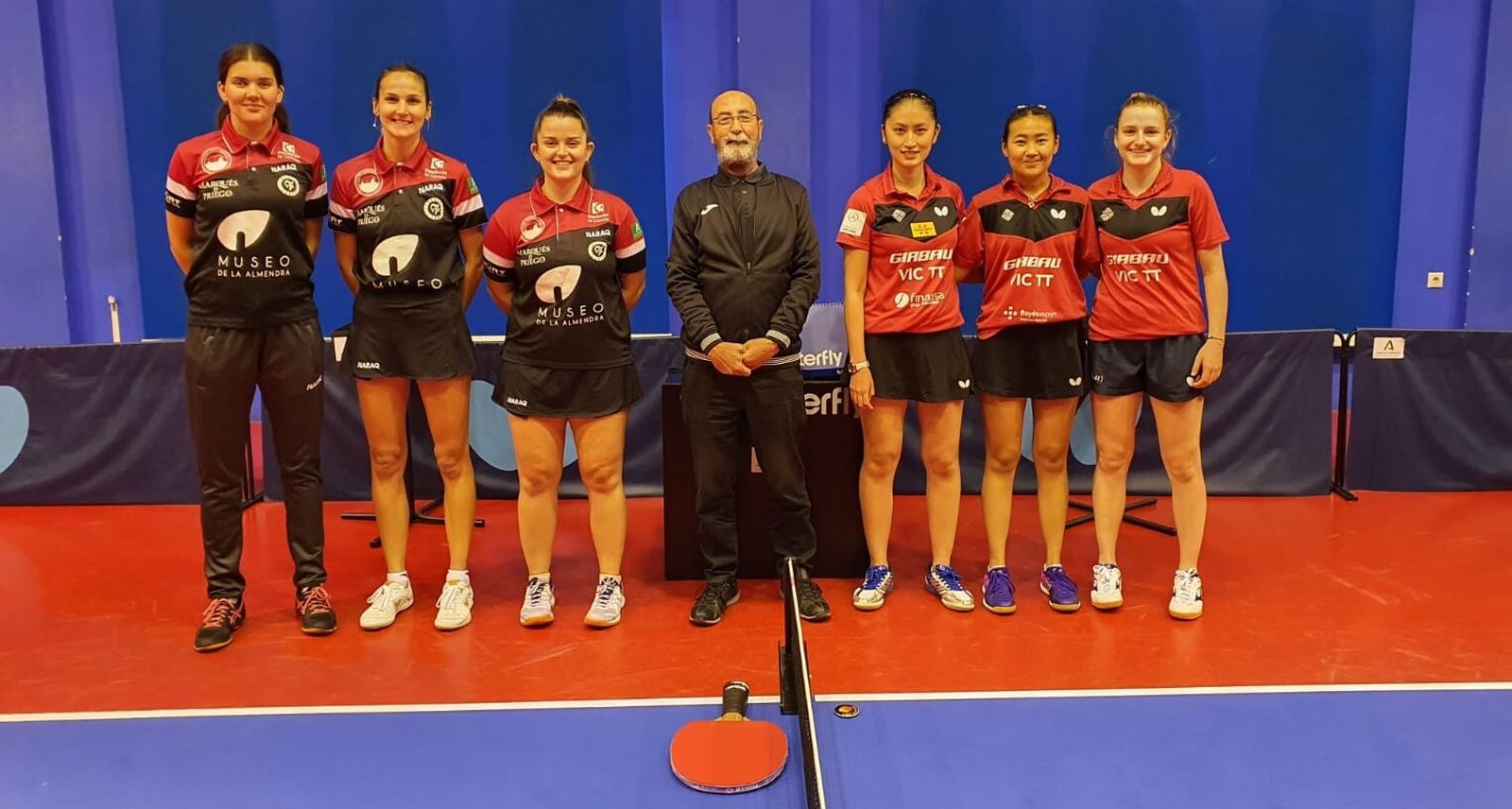 Imagen de las jugadoras que pusieron en liza ambos equipos.