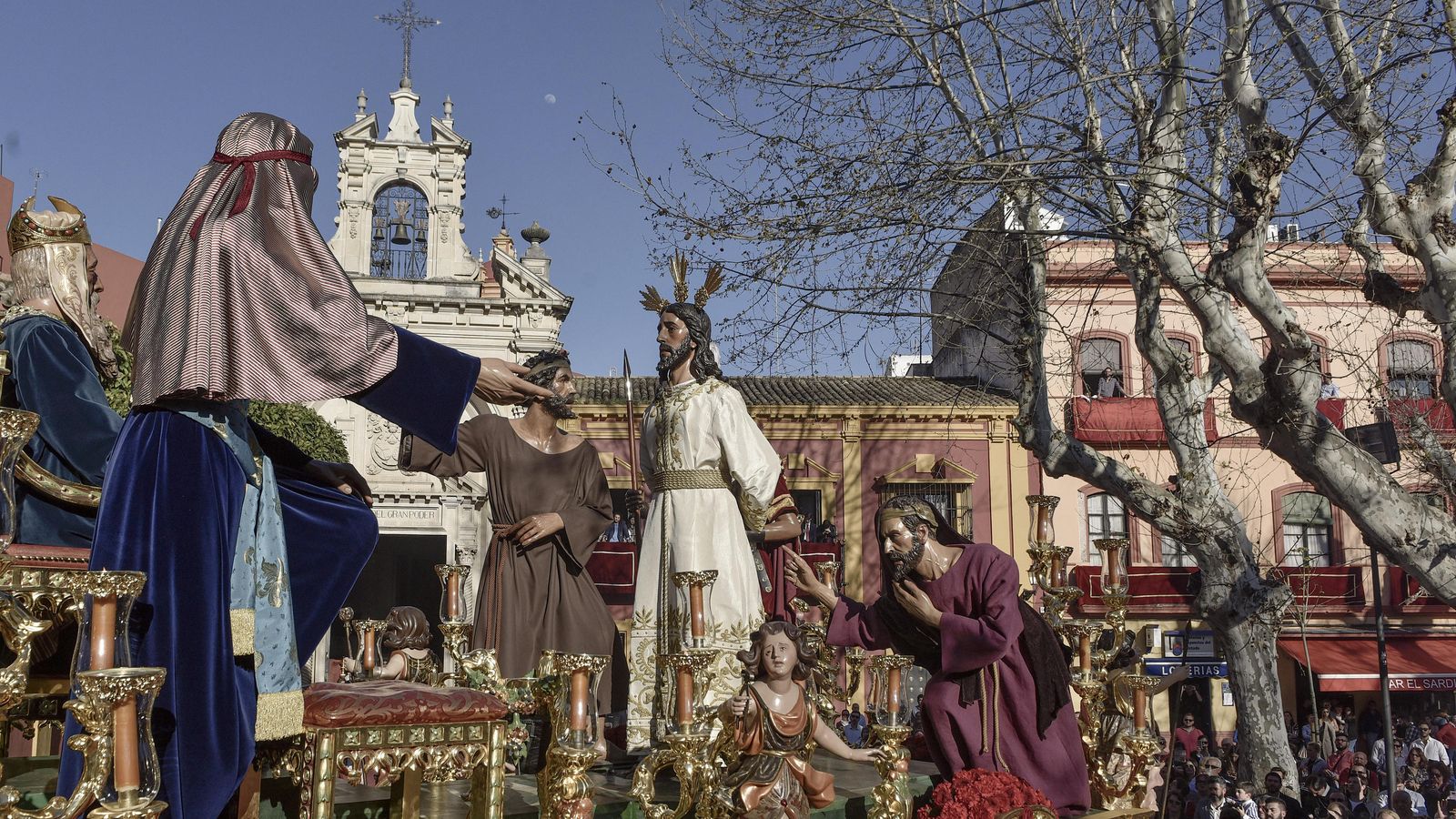 El misterio de la Bofetá, en la Plaza de San Lorenzo, se pudo contemplar con luz.