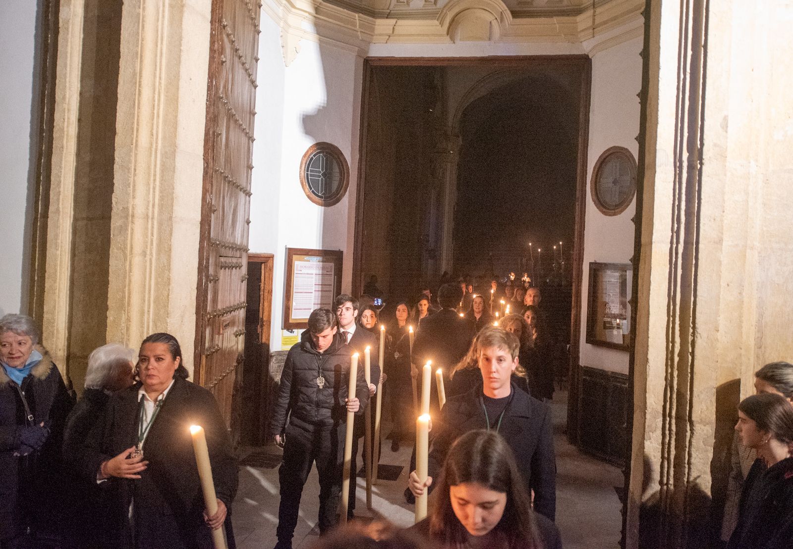 El vía crucis del Señor de las Penas en el Miércoles de Ceniza de Córdoba, en imágenes