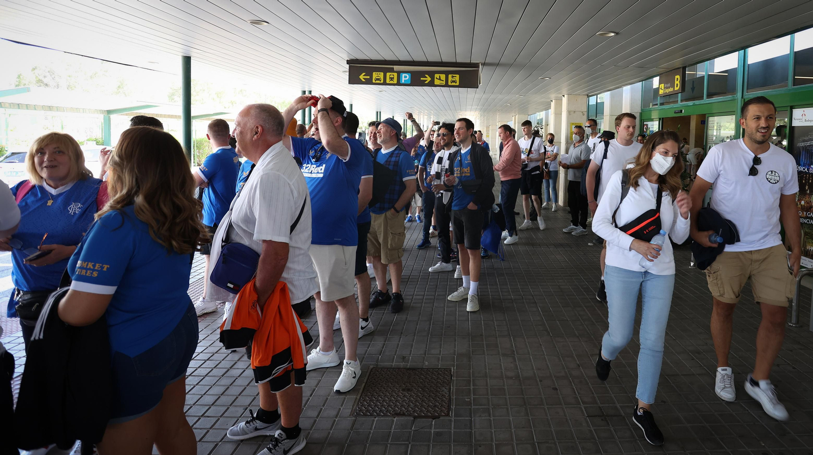El Aeropuerto de Jerez recibe a hinchas de Glasgow Rangers y Eintracht Frankfurt
