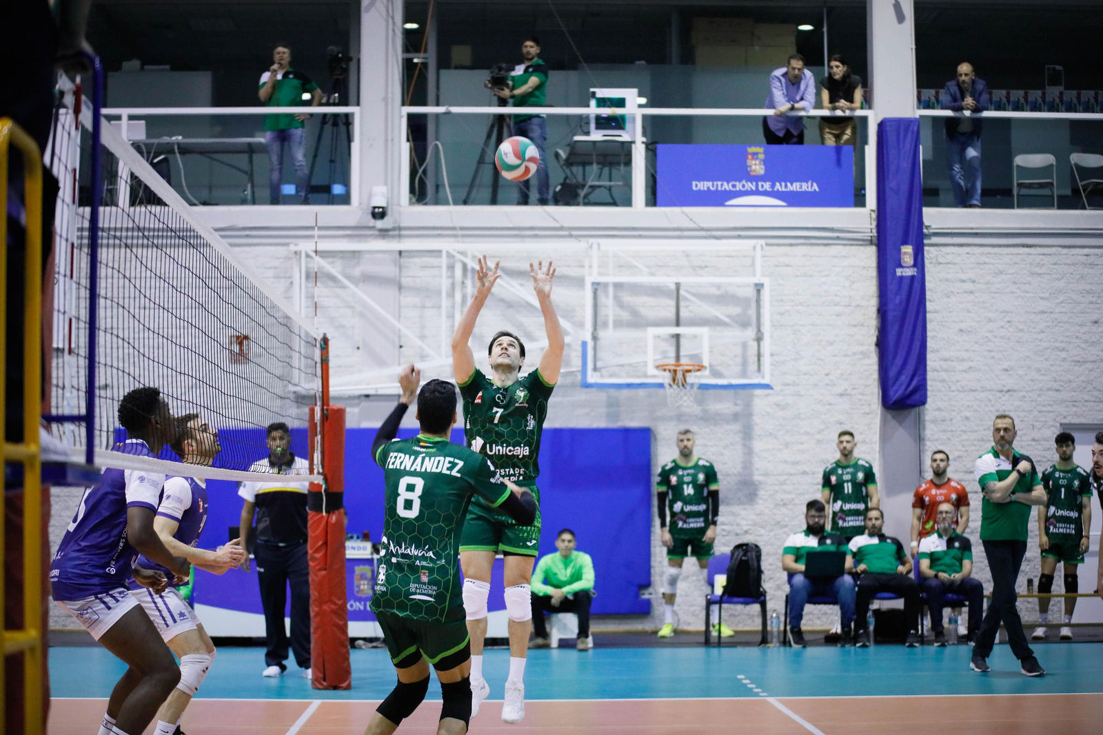 Imágenes del Unicaja Almería frente al conjunto valenciano de voleibol