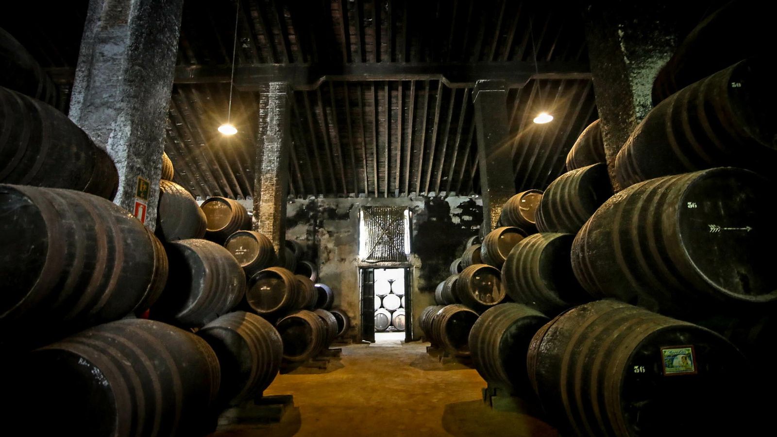 La bodega Don Raimundo, cuna de los vinos viejos de crianza oxidativa.