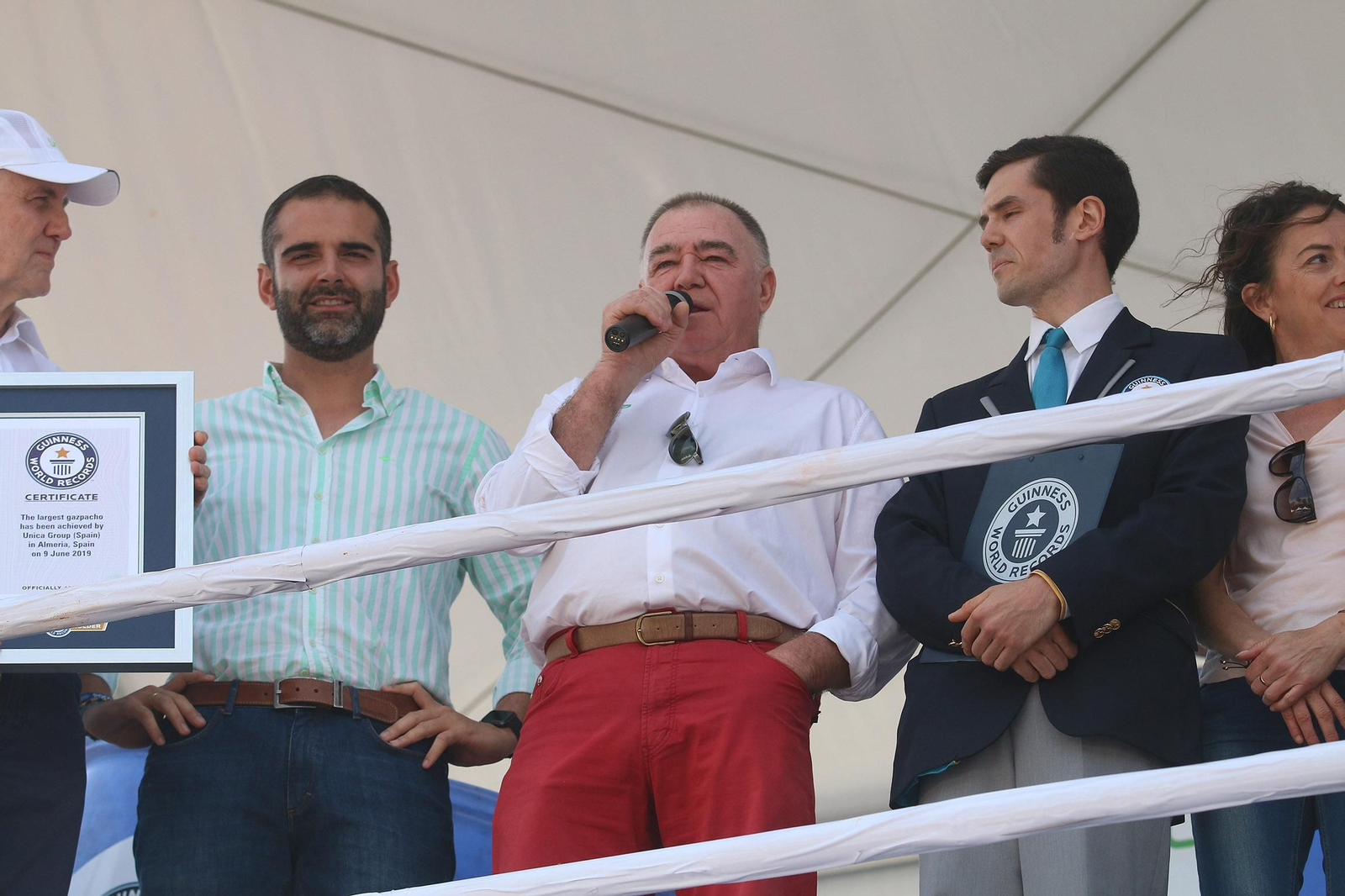 Fotogalería del récord Guinnes del gazpacho más grande del mundo