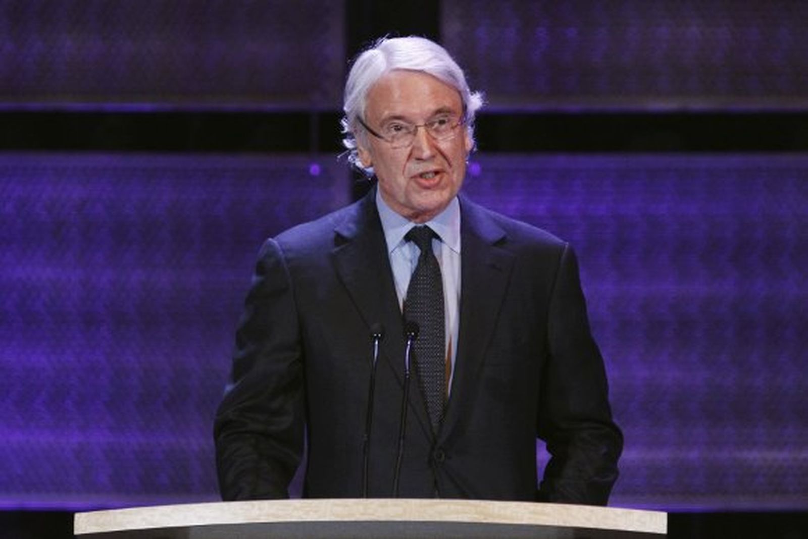 El escándalo de las escuchas de News Corp se cobra otro alto cargo