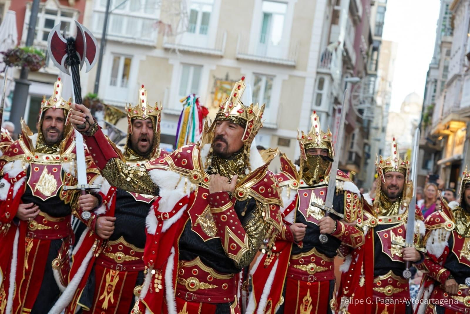Así fue el paseo de la recreación de Cástulo de Linares por el desfile de Cartagena, en imágenes