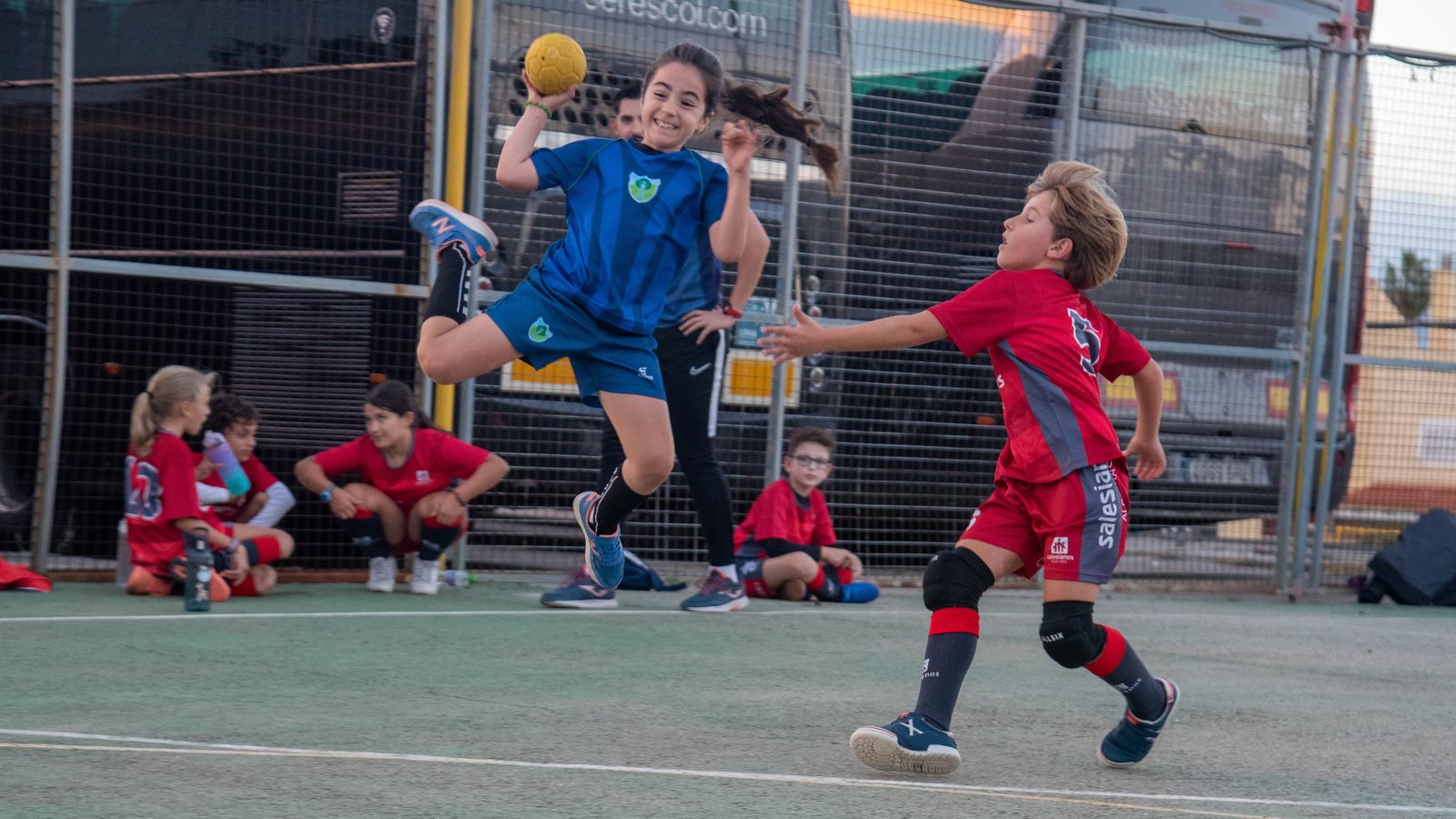 La fotos de los Juegos Municipales de Balonmano en el colegio Los Pinos