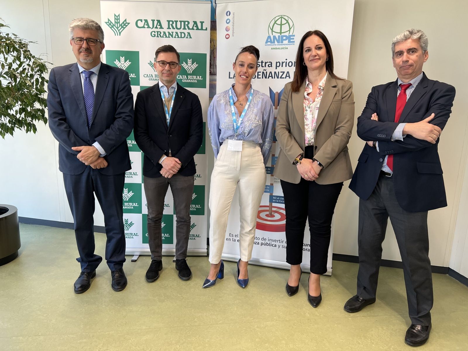 Renovación del convenio entre Caja Rural Granada y el sindicato independiente de profesores de enseñanza pública, Anpe.