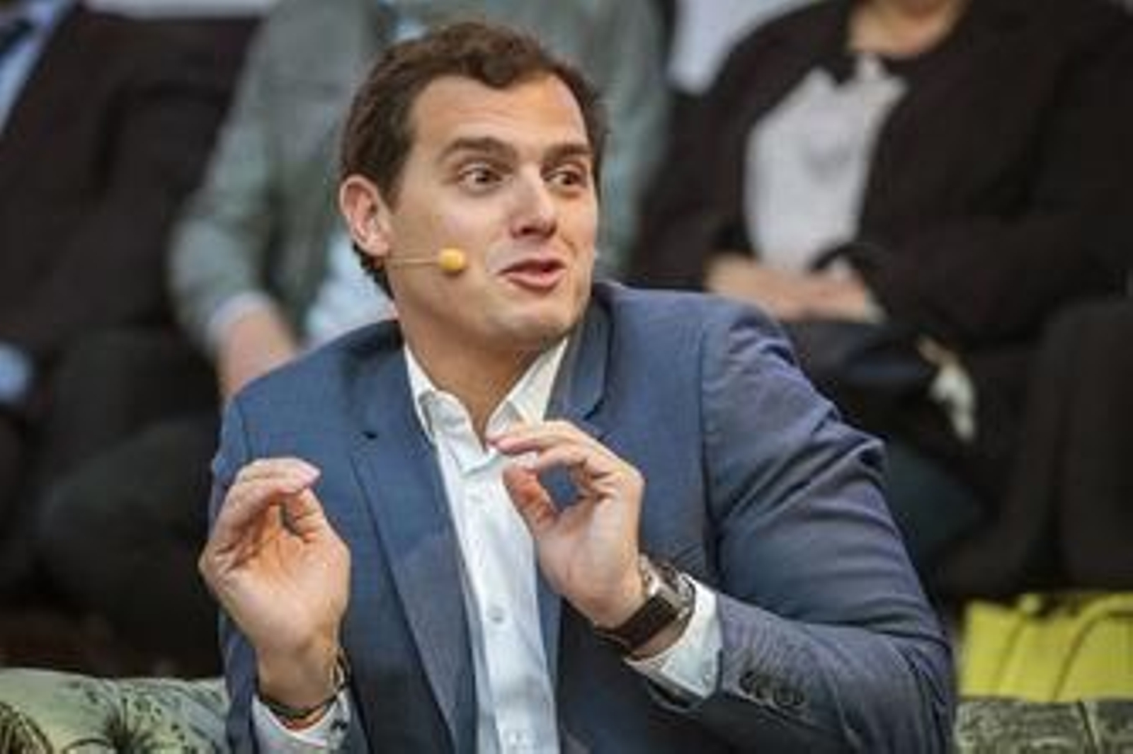 Rivera ve "sorprendente" que el PP no le llame y se pregunta si está gestando un pacto con el PSOE