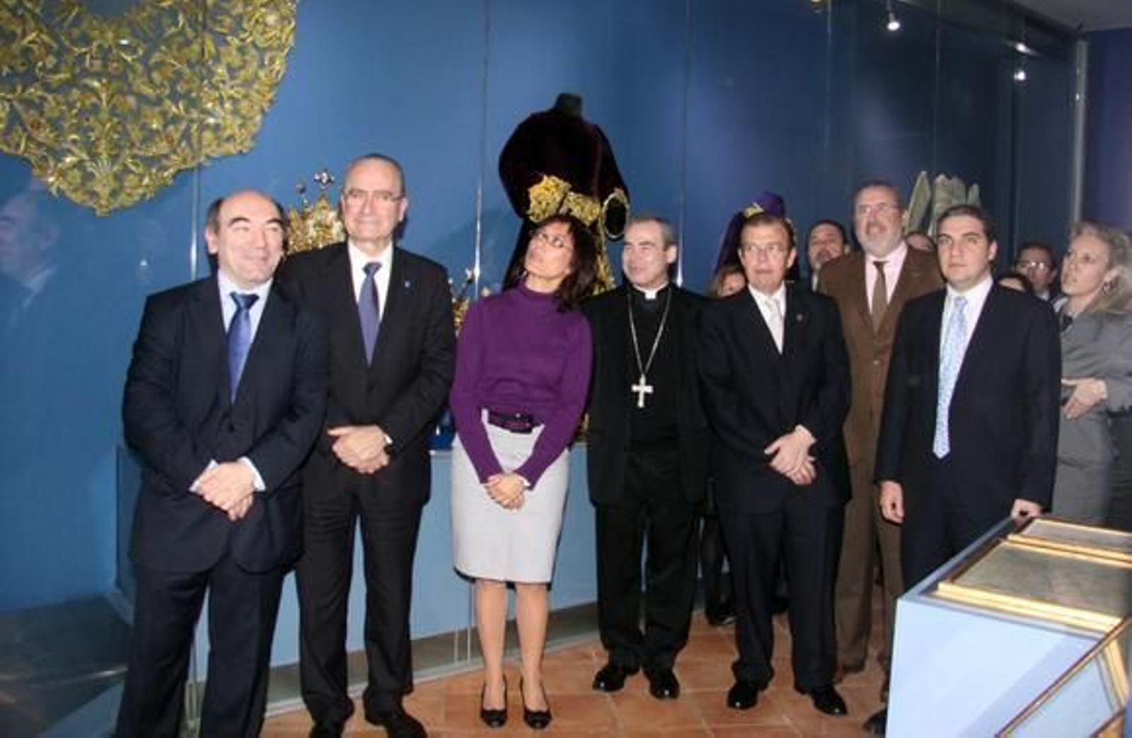 Las autoridades visitan el Museo de la Semana Santa de Málaga. / Punto Press