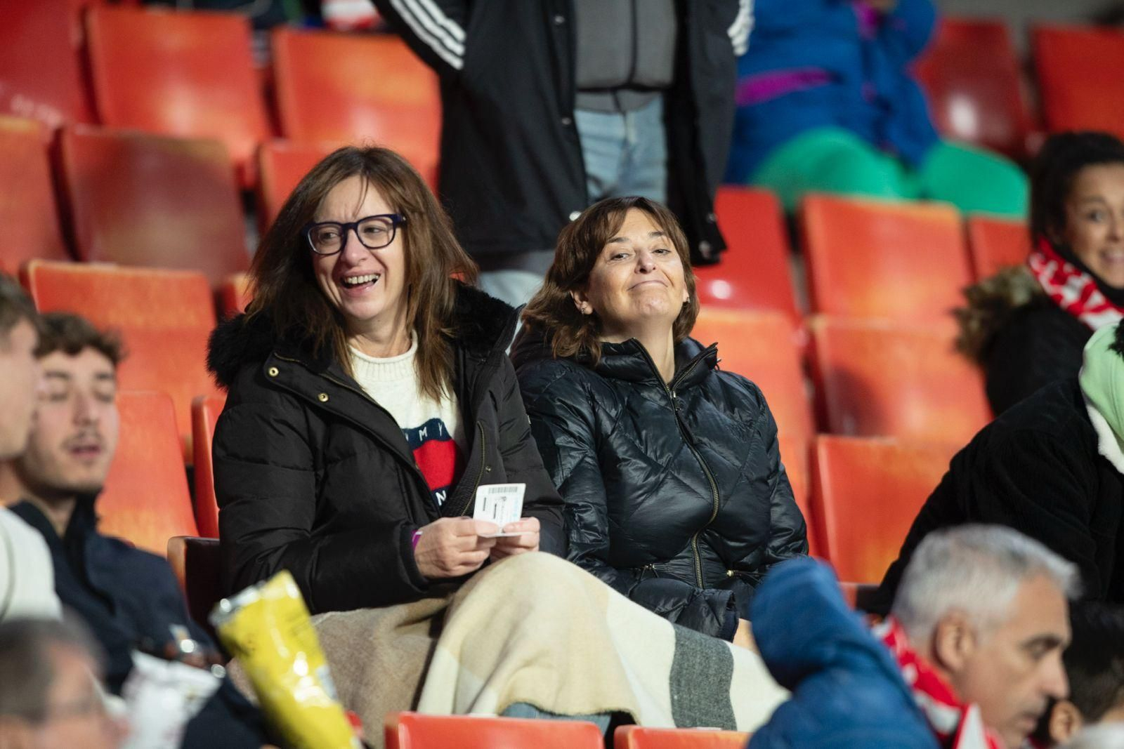 Encuéntrate en la grada de Los Cármenes durante el Granada-Córdoba