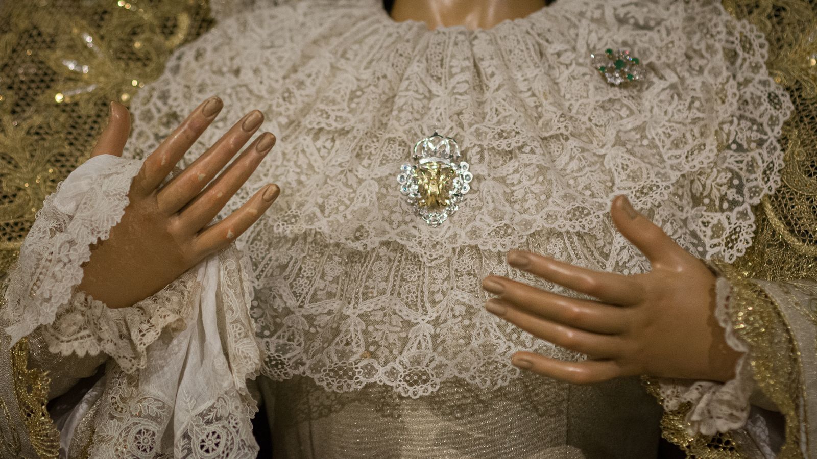 La Virgen del Dulce Nombre se encuentra en veneración en el altar mayor de San Lorenzo
