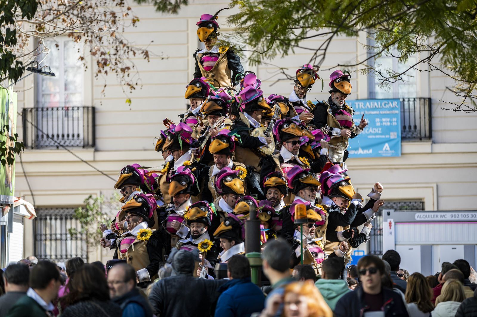 Las imágenes del Domingo de Piñata del Carnaval de Cádiz 2023.