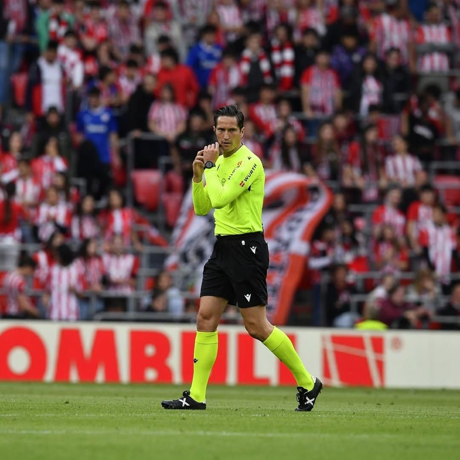 Munuera Montero, en el encuentro entre Athletic Club y Alavés del pasado curso.