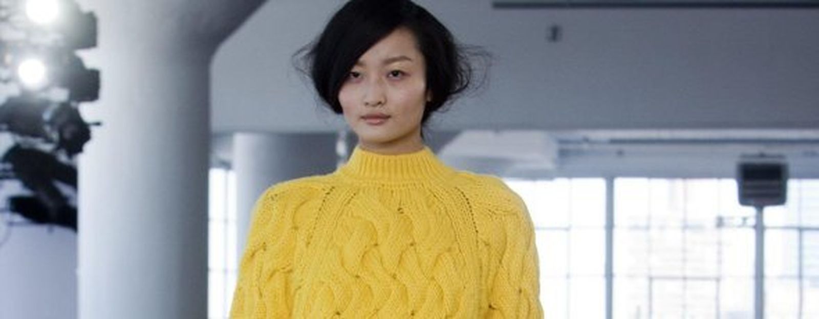 Uno de los modelos de la nueva colección confeccionada por Josep Font. EFE/Miguel Rajmil