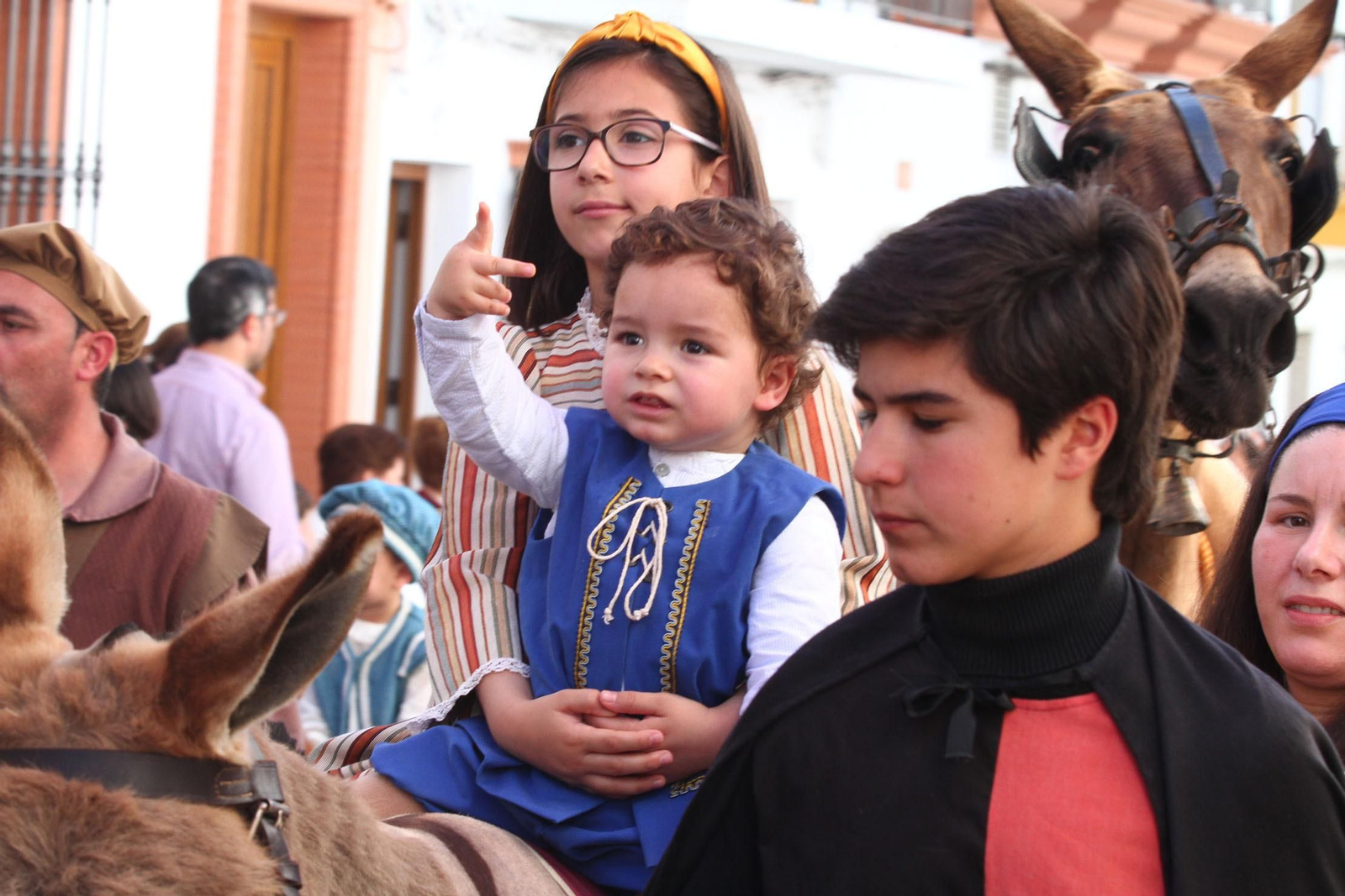 Imágenes del desfile de la XIX Feria Medieval del Descubrimiento, en Palos de la Frontera