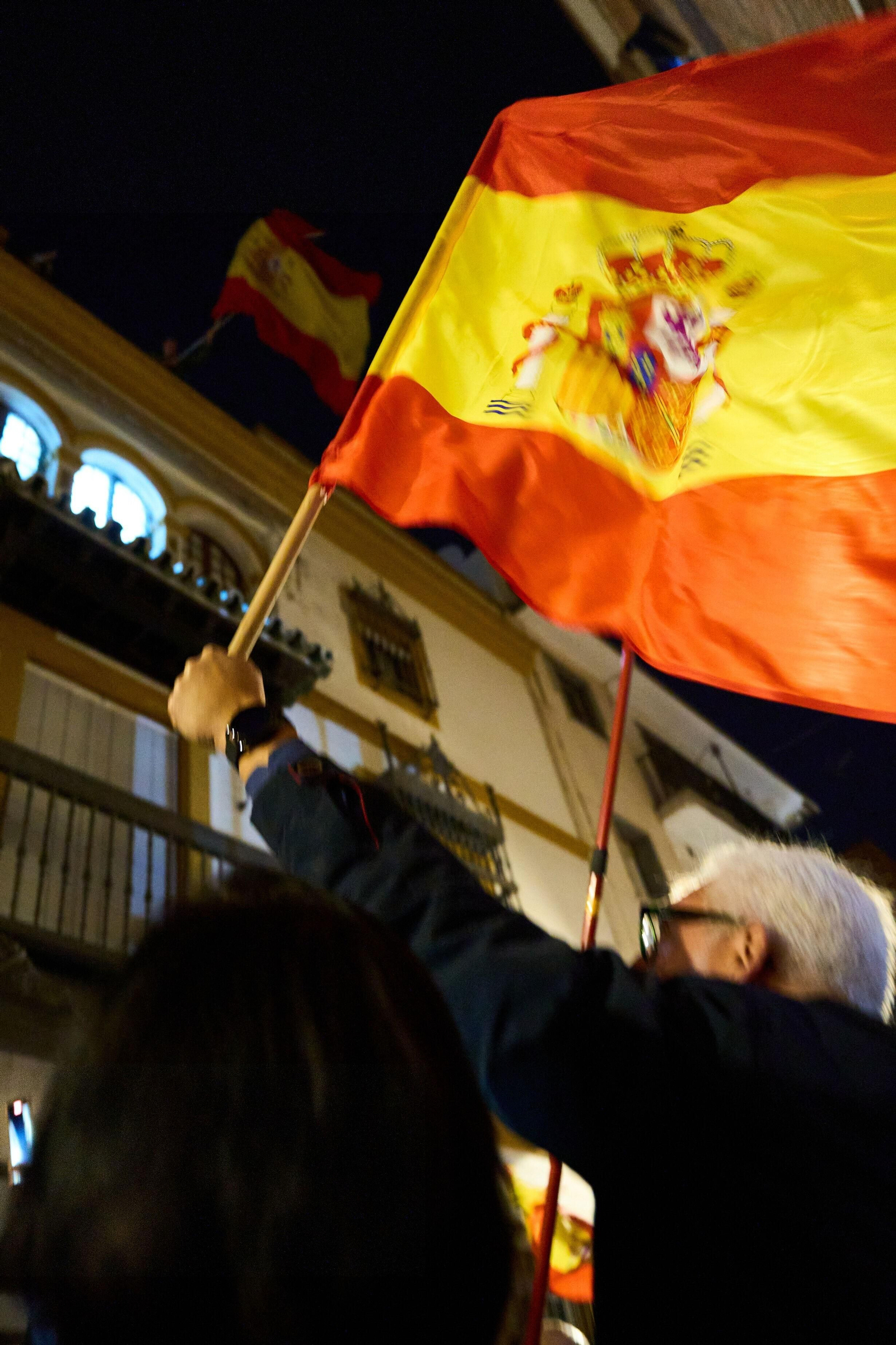 Manifestación contra la amnistía ante la sede del PSOE en Sevilla