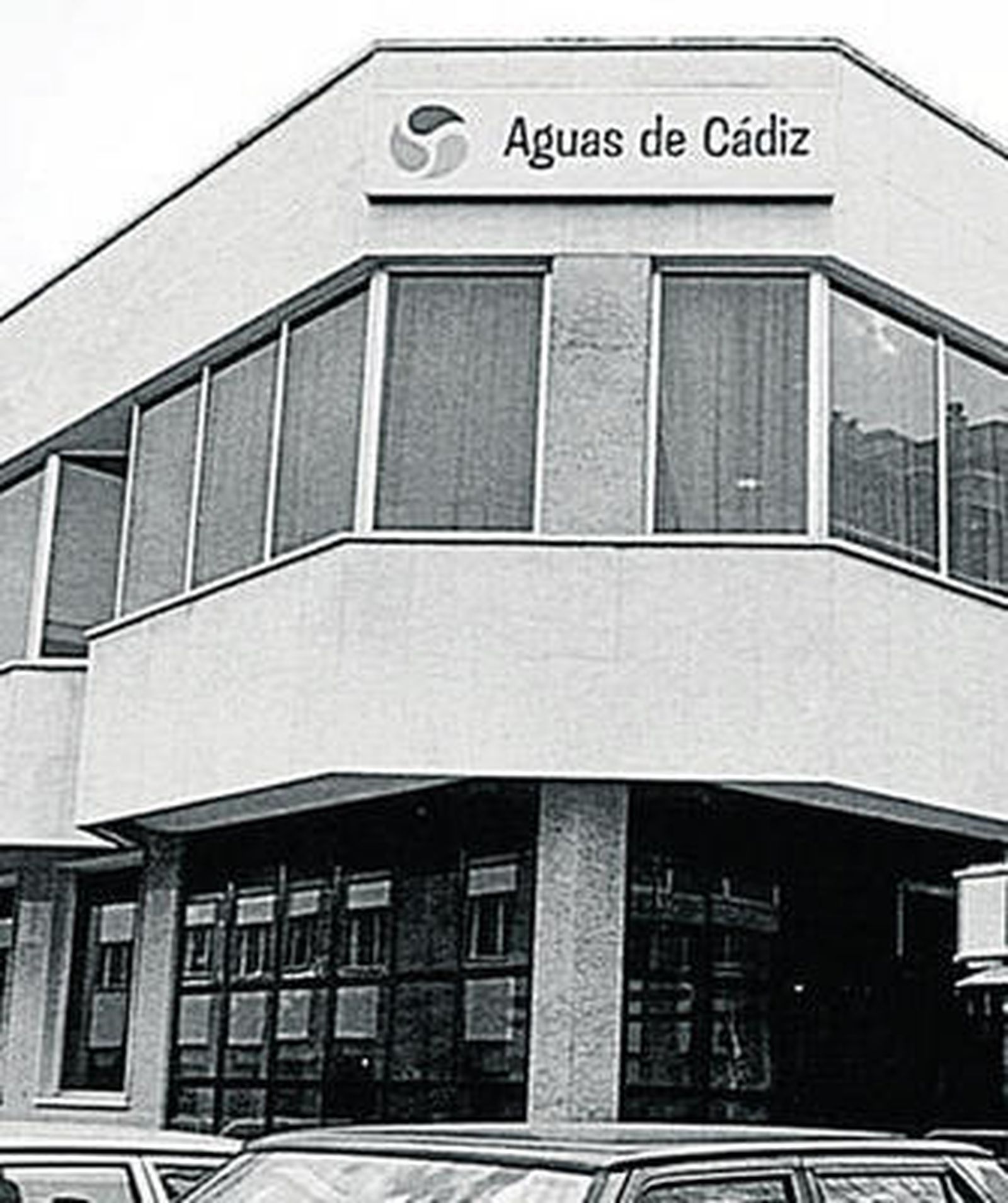 La fachada de la sede de Aguas de Cádiz.