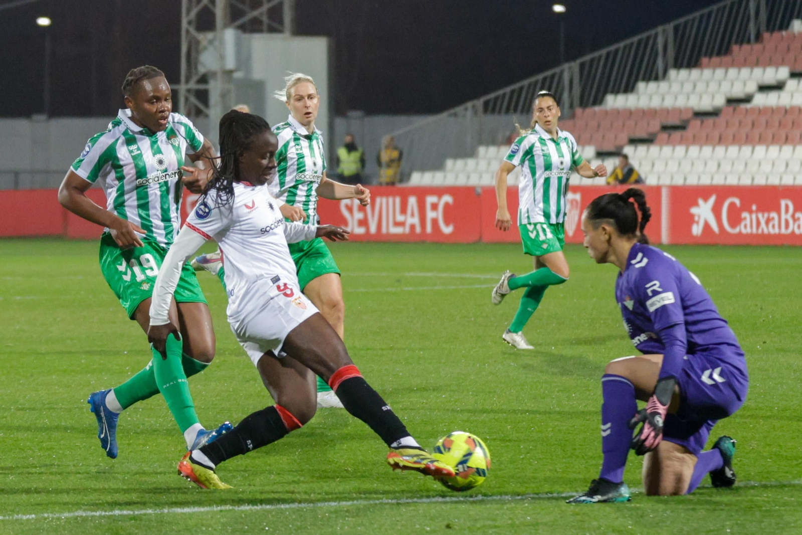 Las imágenes del derby femenino Sevilla FC - Real Betis