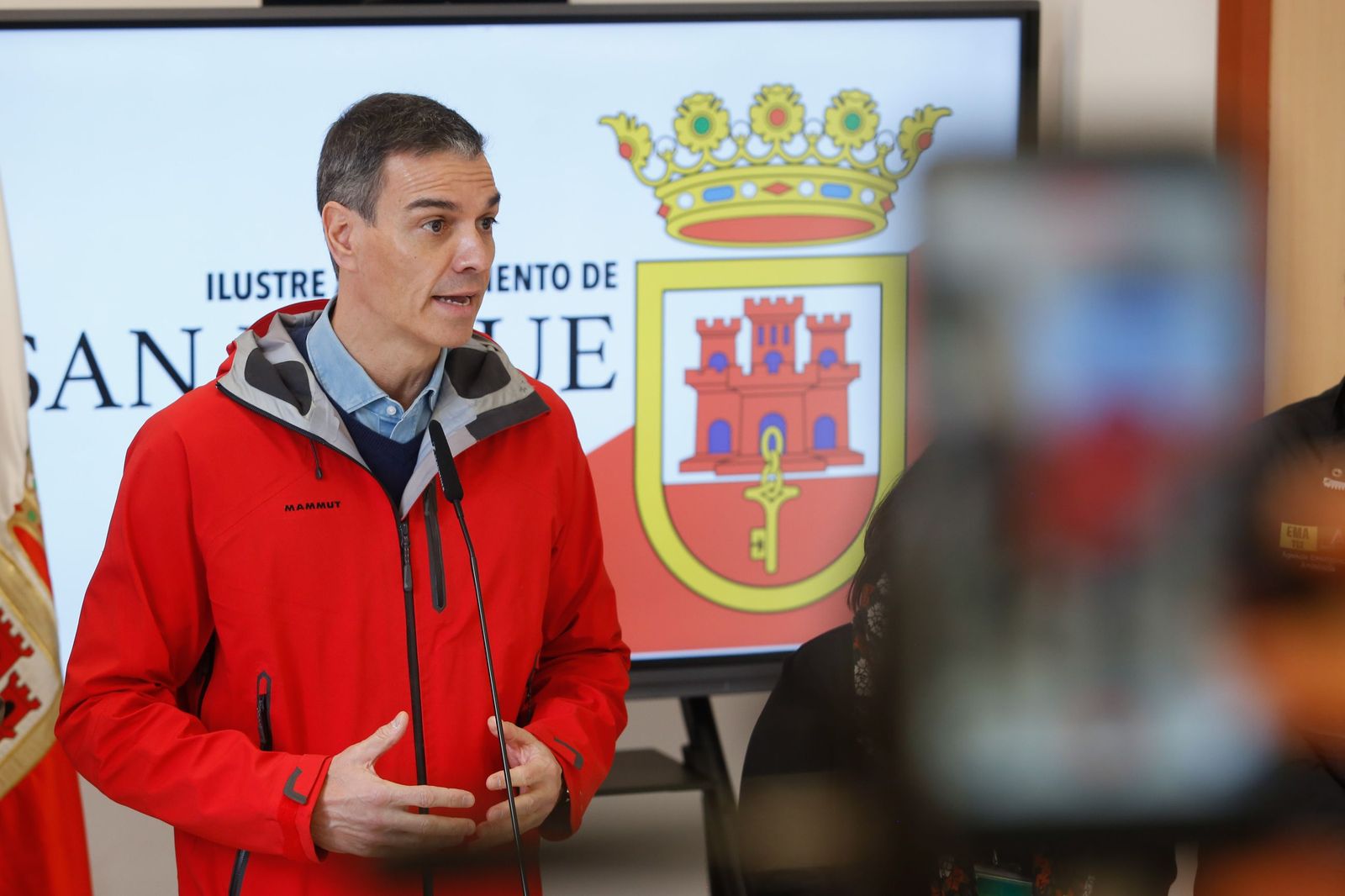 Las fotografías de la visita de Pedro Sánchez al puesto de mando avanzado de San Roque