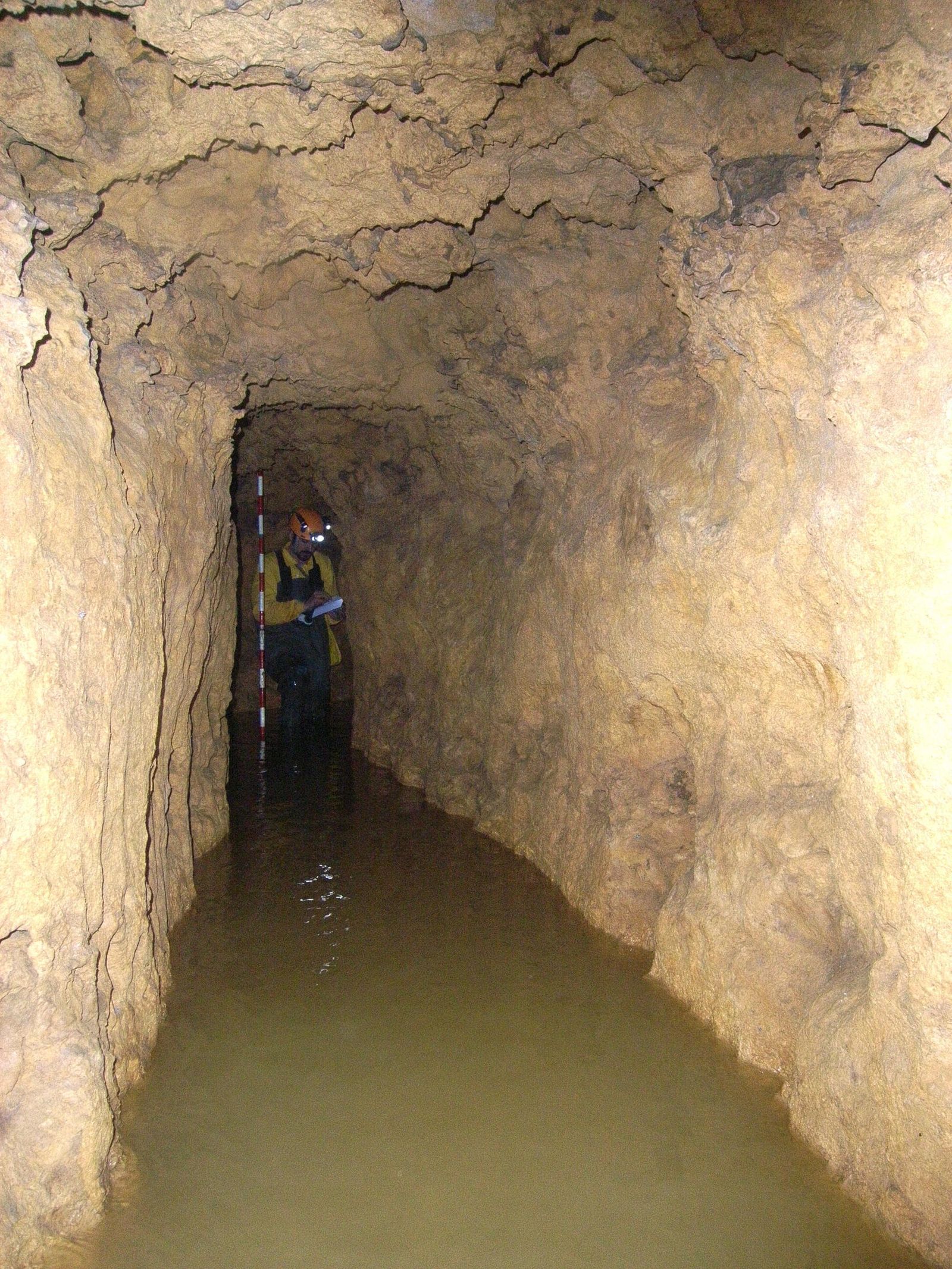 Trabajos de levantamiento cartográfico en Oromana.