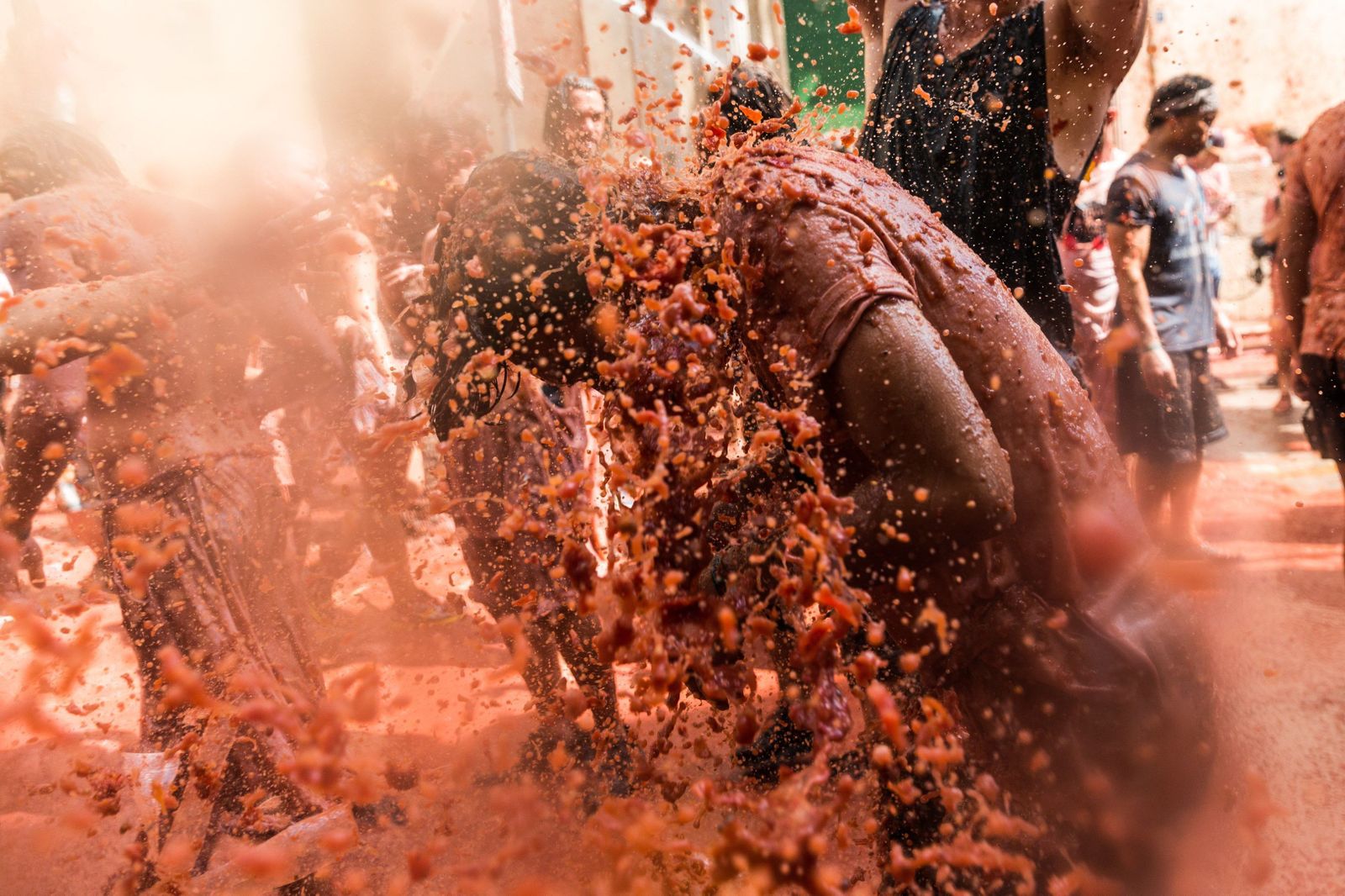 La Tomatina contra la violencia de género, en imágenes
