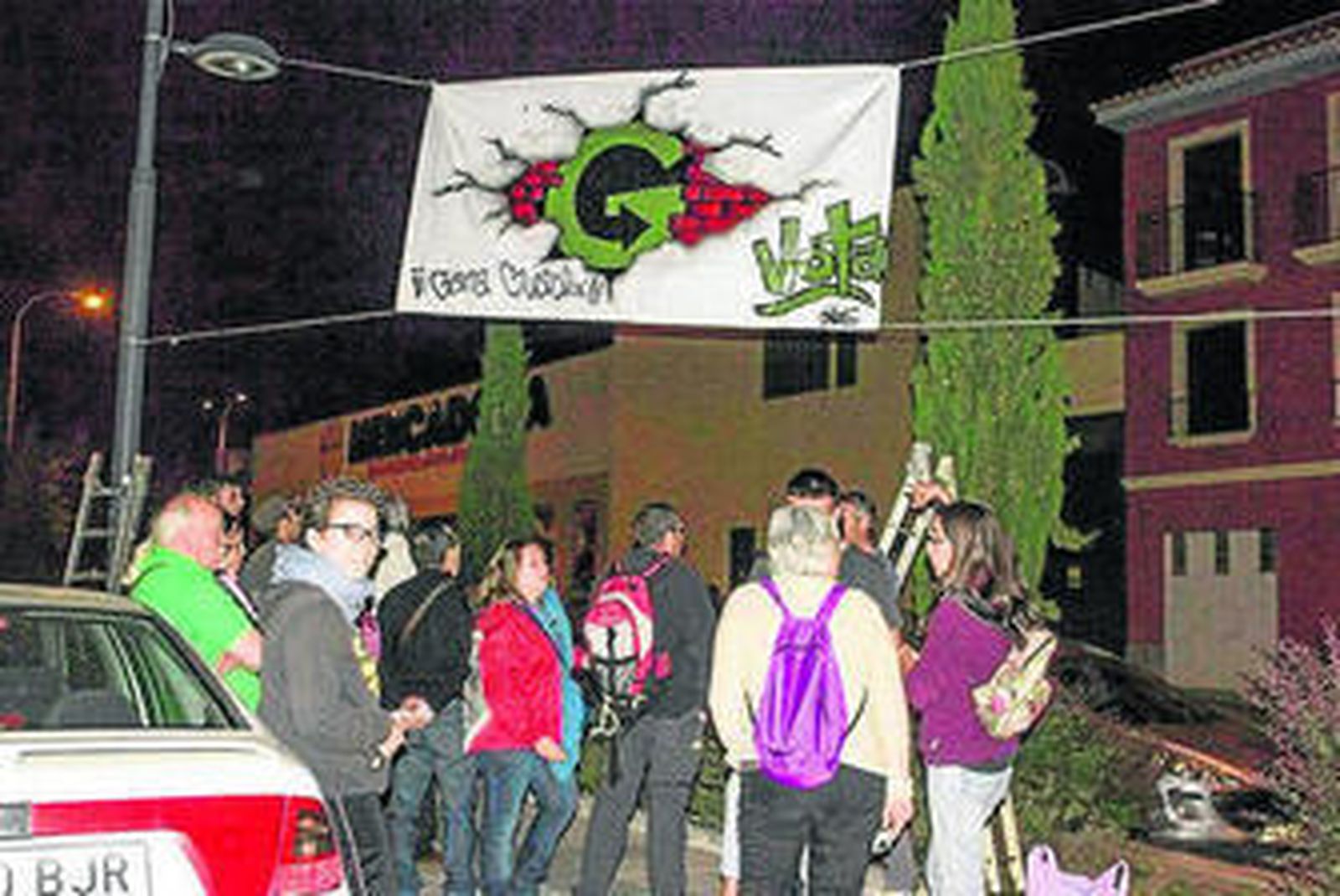 Los carteles fueron elaborados por artistas locales.