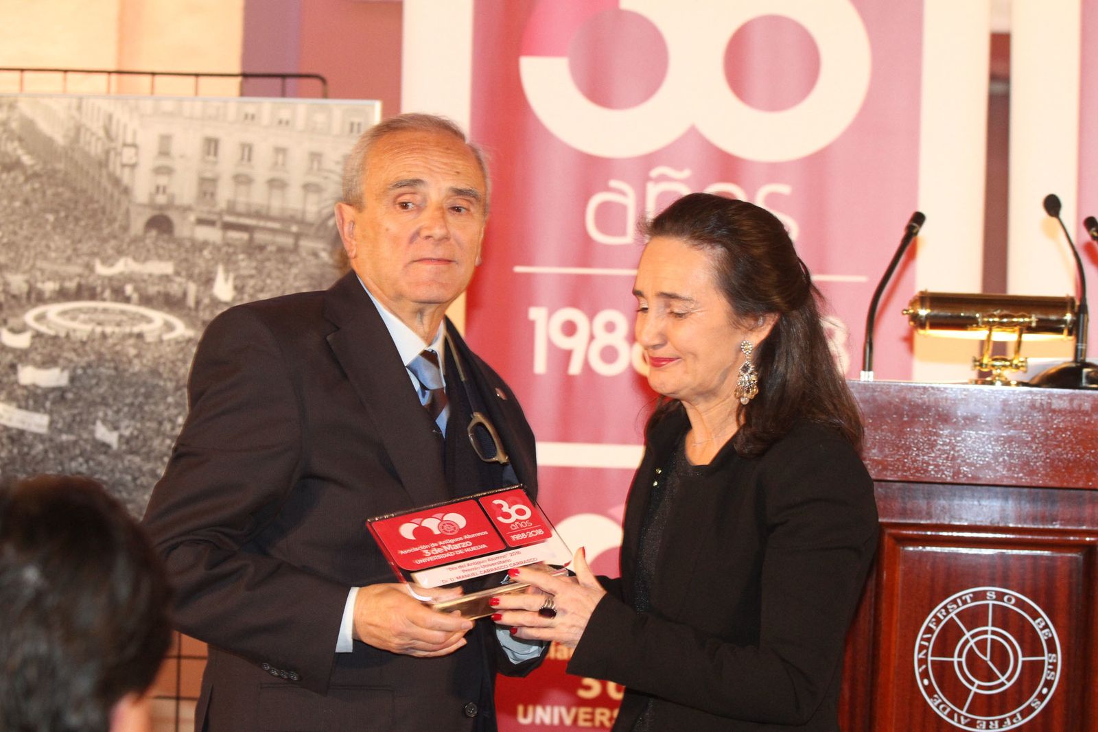 Imágenes de la entrega de premios de la asociación de antiguos alumnos 3 de Marzo en La Merced