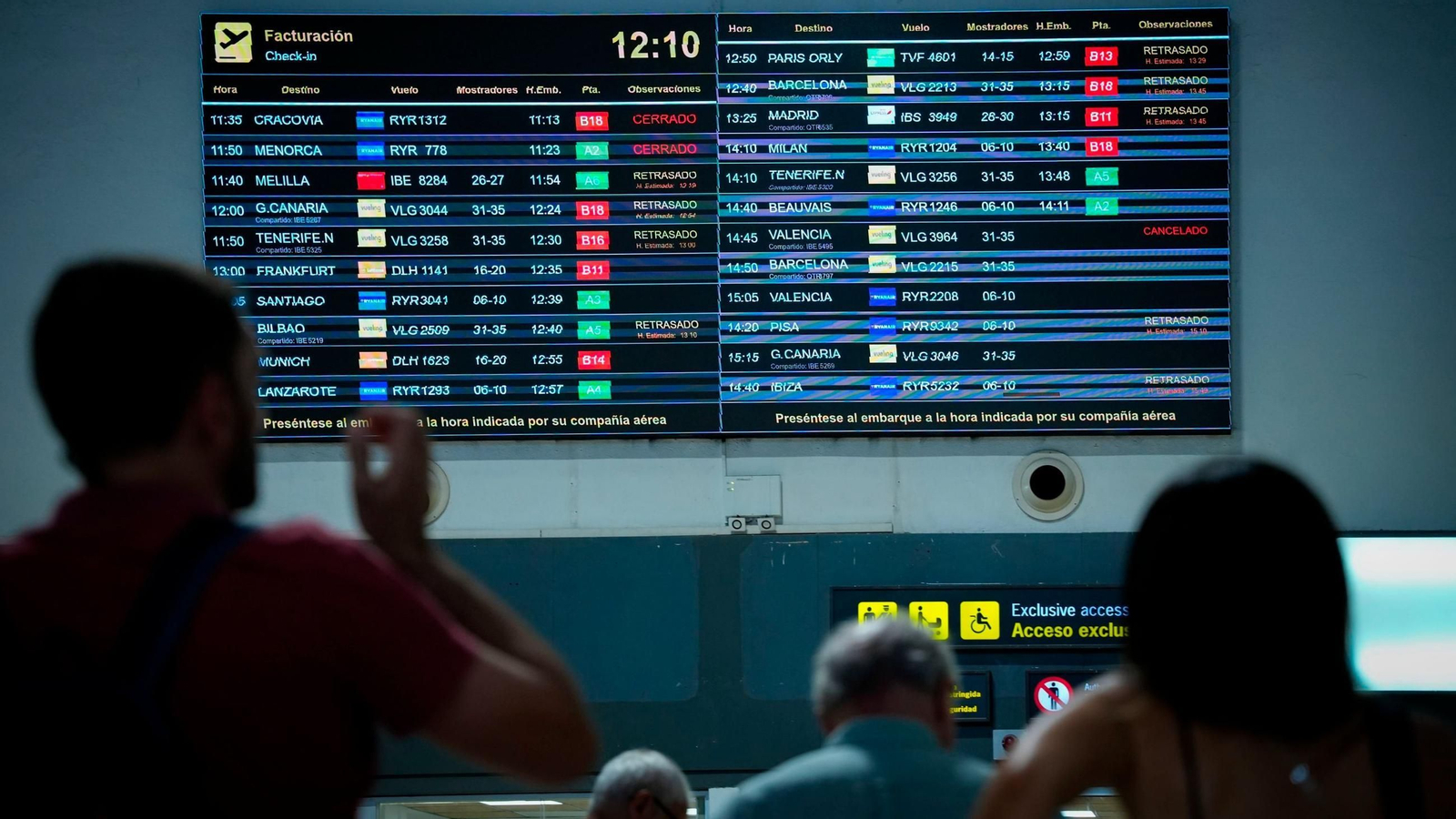 Pantallas del aeropuerto de Sevilla, en una imagen de archivo
