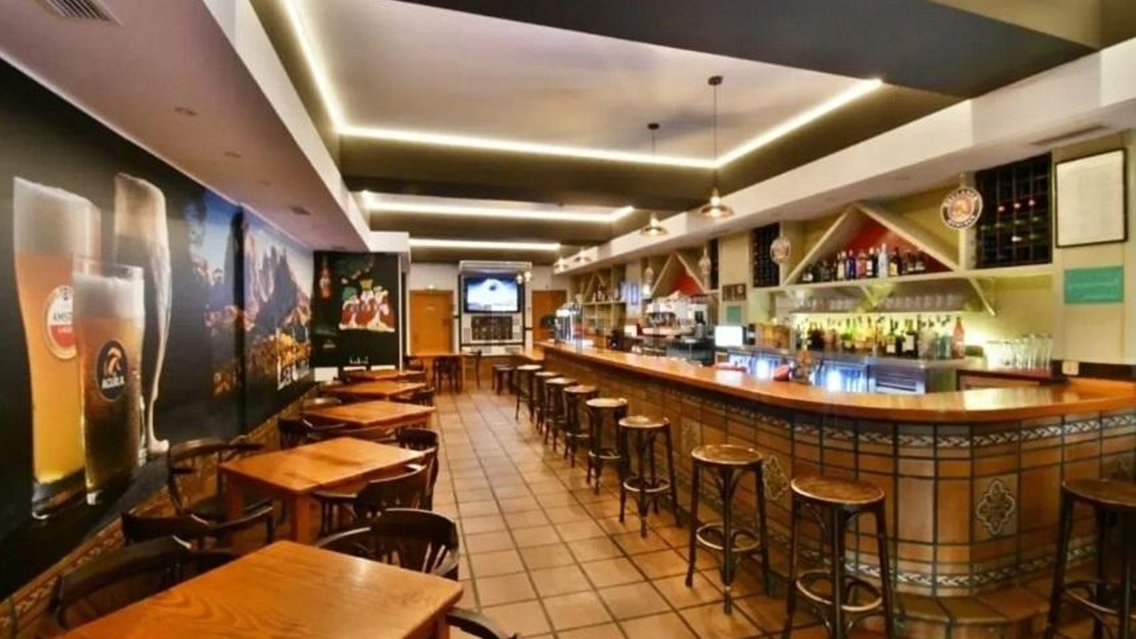 Interior del pub 'La Luna'.