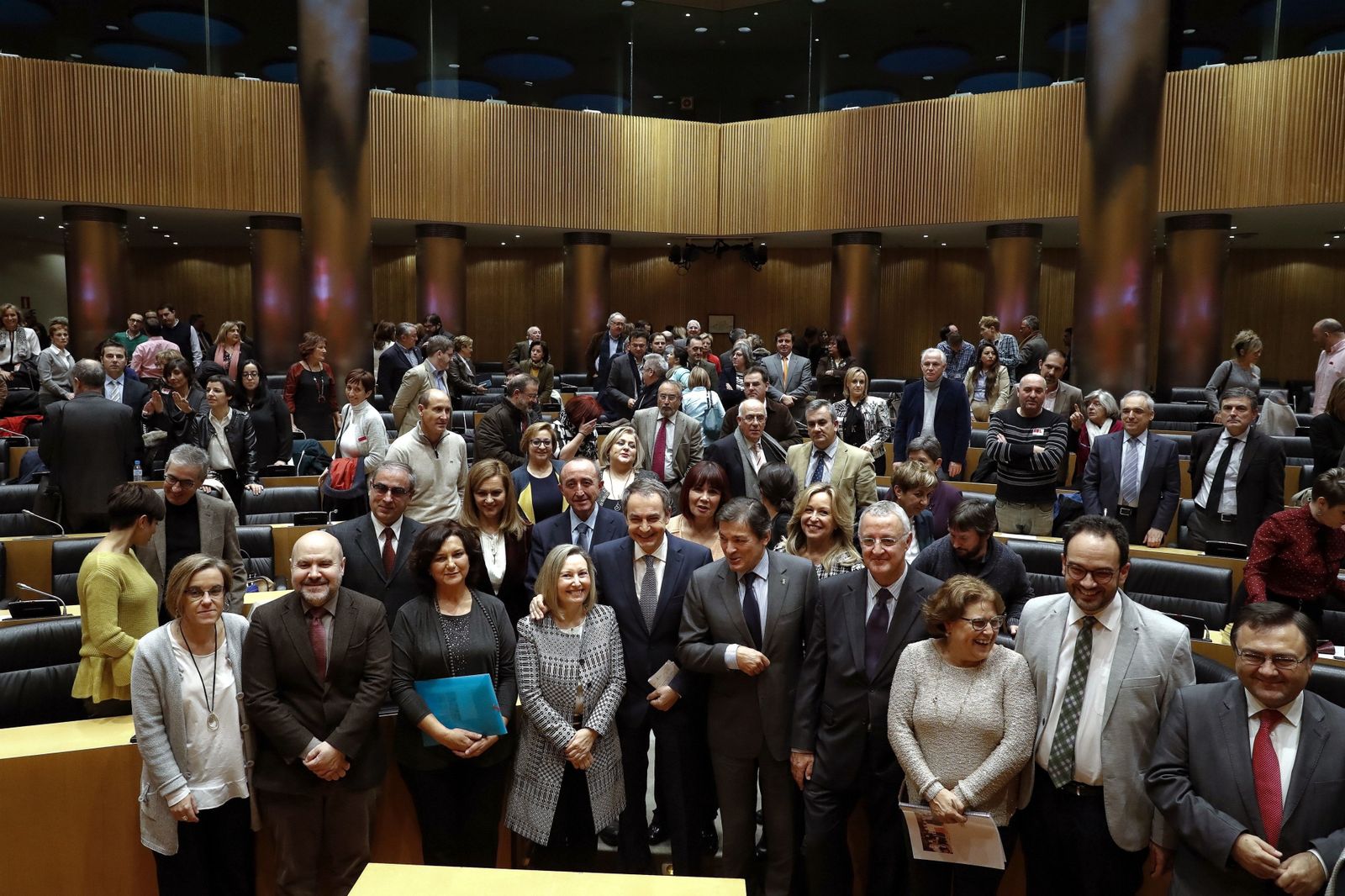 Homenaje de los parlamentarios socialistas a Zapatero.