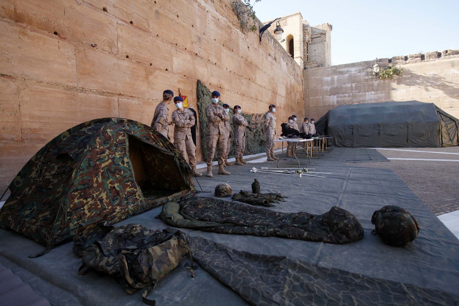 La Guardia Real se despliega por lugares emblemáticos de la provincia de Huelva.