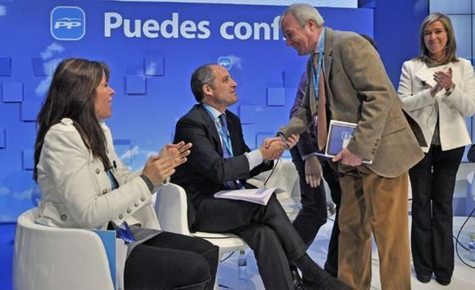 Camps y Sánchez Camacho antes de comenzar su ponencia.

Foto: M. Gomez