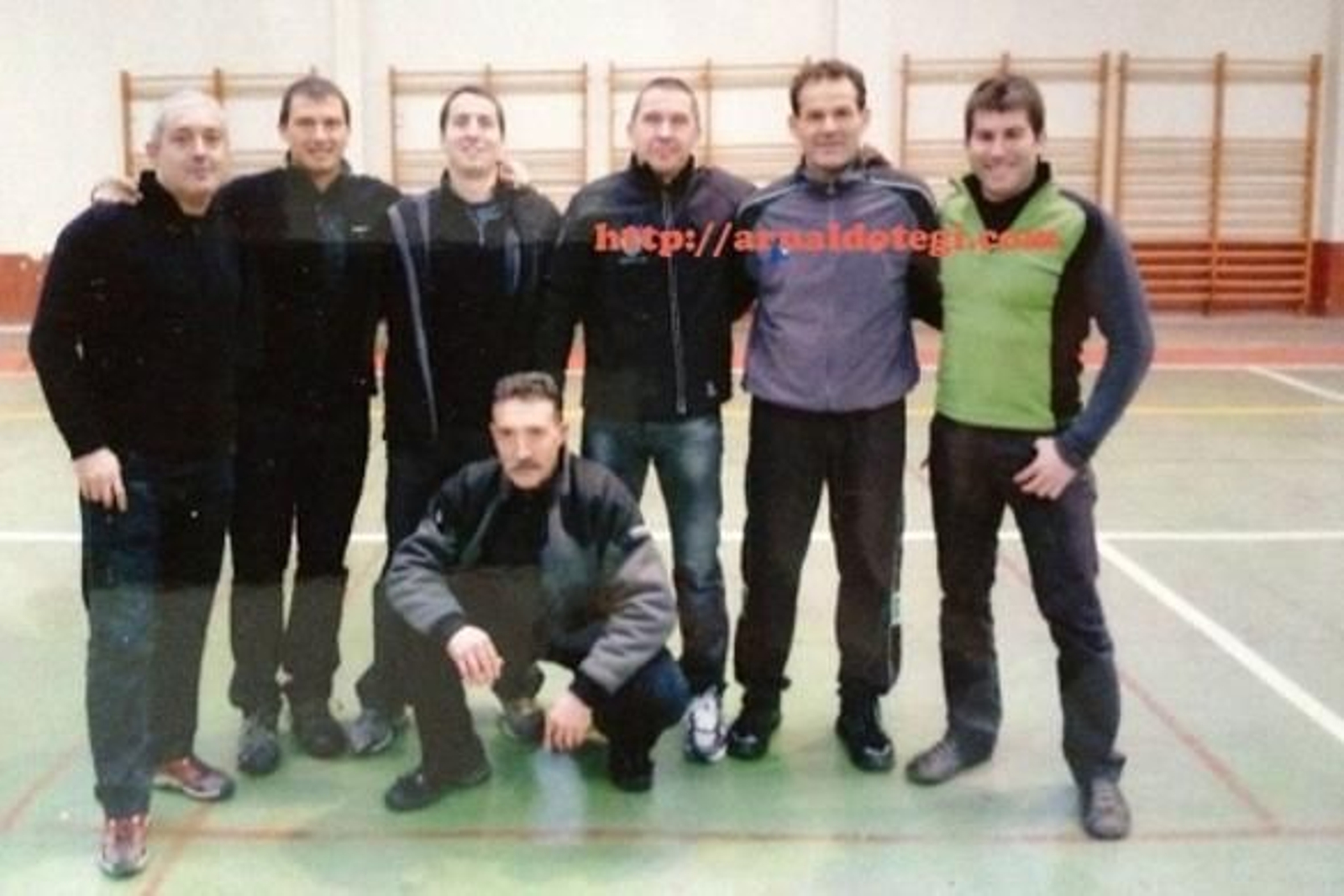 Un concejal del PP de Logroño posa en una foto junto a Otegi en la cárcel