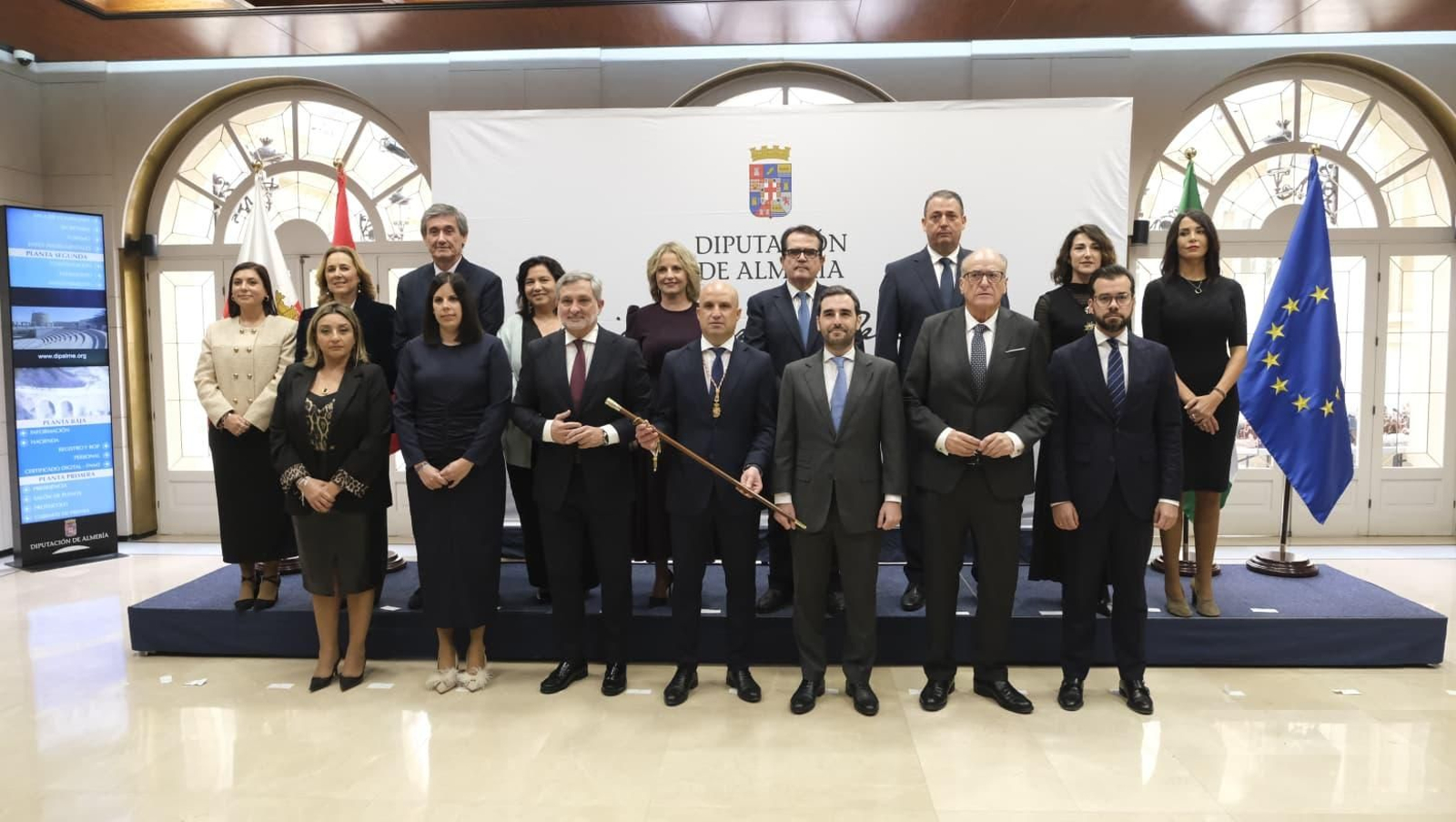 José Antonio García junto al resto de diputados del PP.
