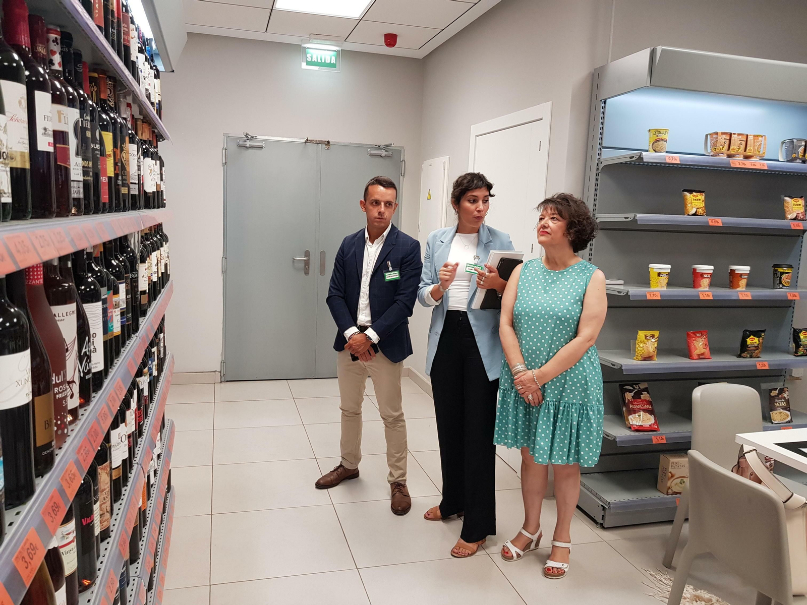 Rafaela Valenzuela durante su visita a las instalaciones de Mercadona.