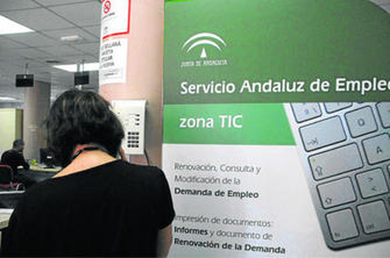 Zona de nuevas tecnologías de la oficina de Empleo de San Fernando.