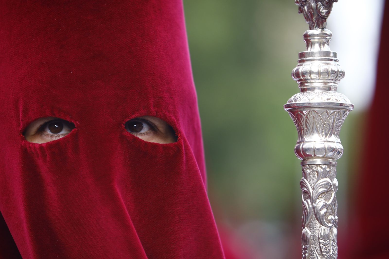 Jueves Santo en Córdoba: La procesión de la Sagrada Cena, en imágenes