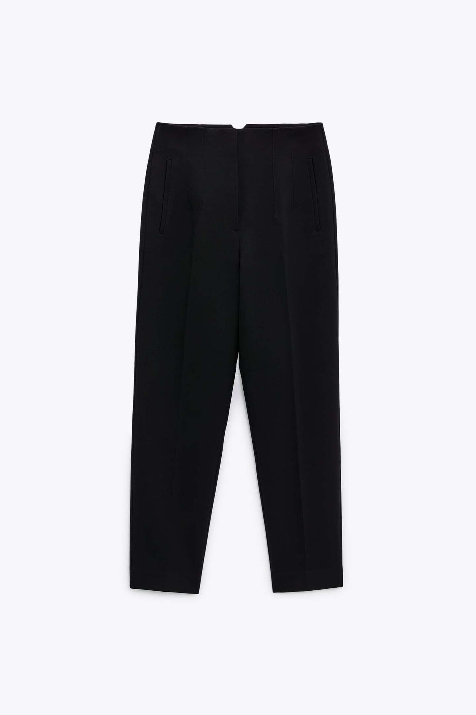 Pantalones negros de Zara.