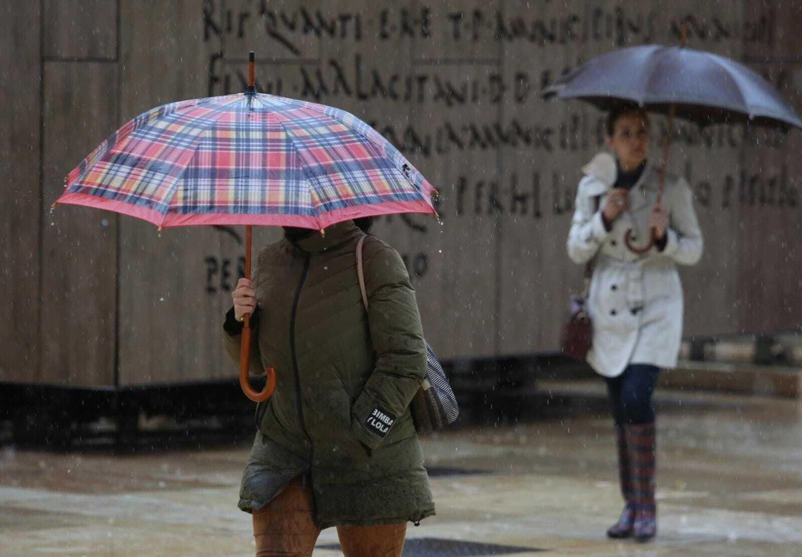 Lluvias en Málaga: La borrasca Celia saca por fin los paraguas en la provincia