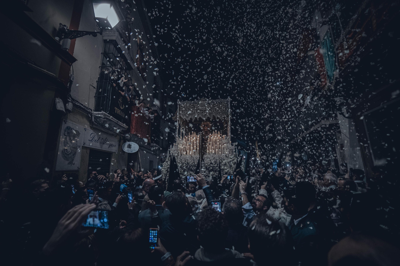Las imágenes de la salida de la hermandad de la Esperanza de Triana