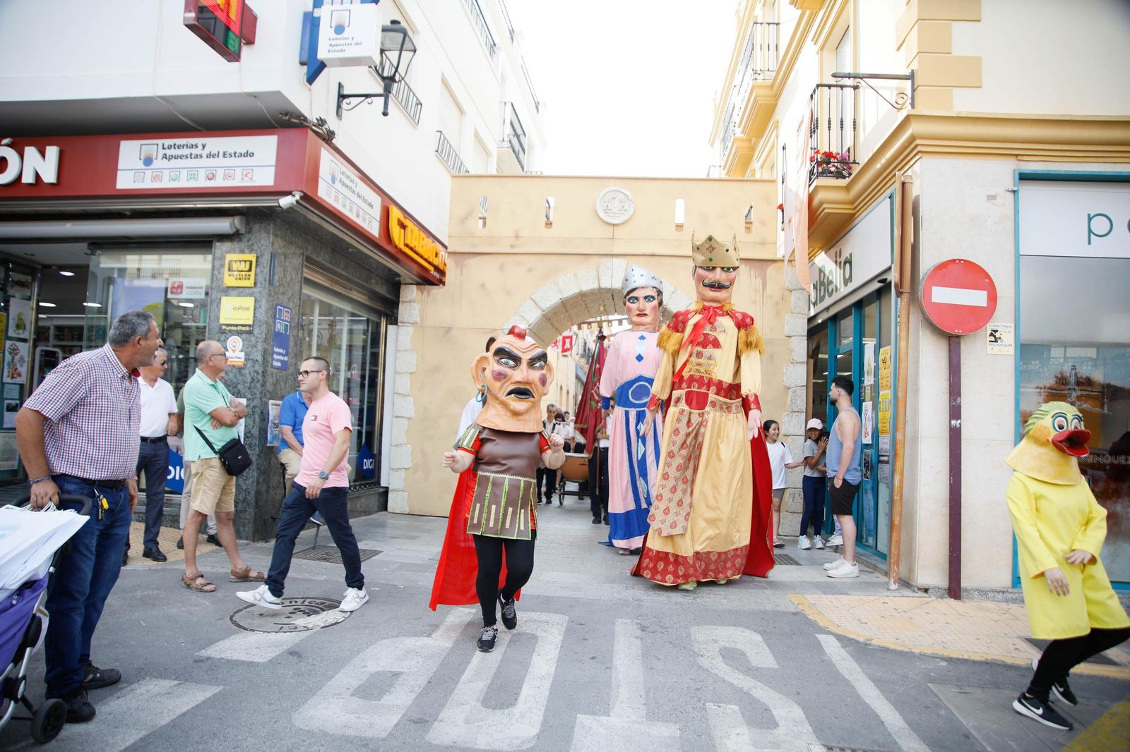 Desfile de Gigantes y Cabezudos de Vera, en imágenes