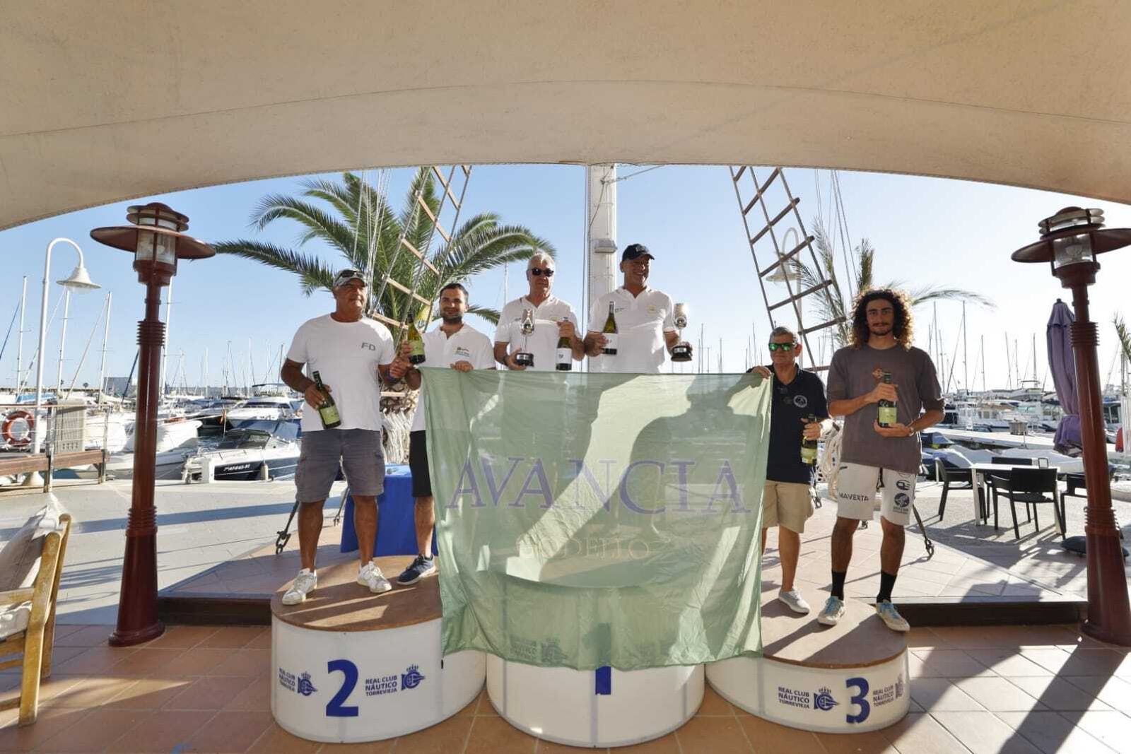 Pepe Ruiz y Fran Martínez posan en lo más alto del podio.