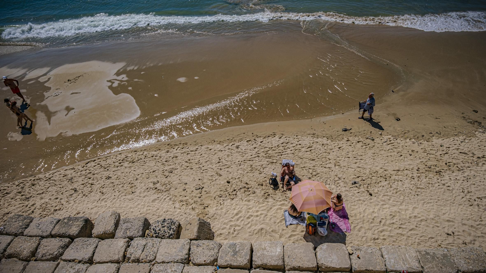 Las imágenes de las mareas vivas en pleamar de las playas de Cádiz