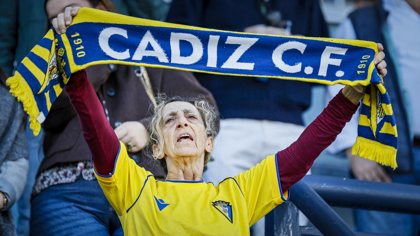 Búscate entre las imágenes del partido de fútbol Cádiz CF - Racing de Santander