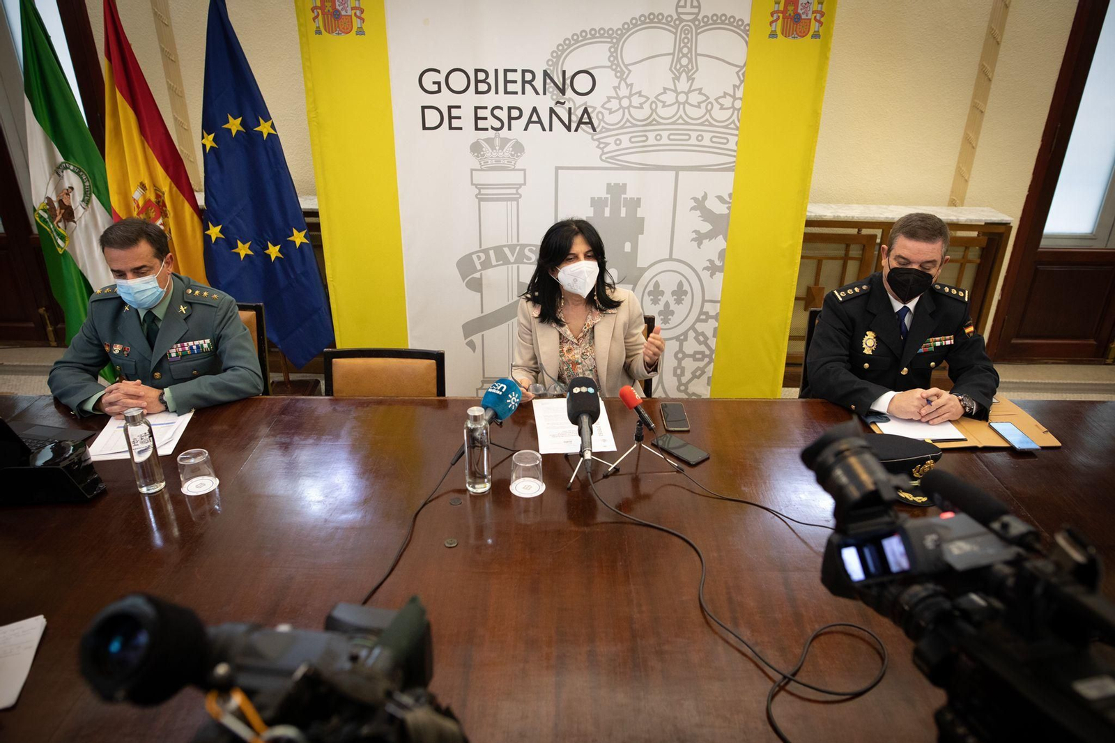 Rueda de prensa de la subdelegada del Gobierno en Granada y los representantes de la Guardia Civil y Policía Nacional