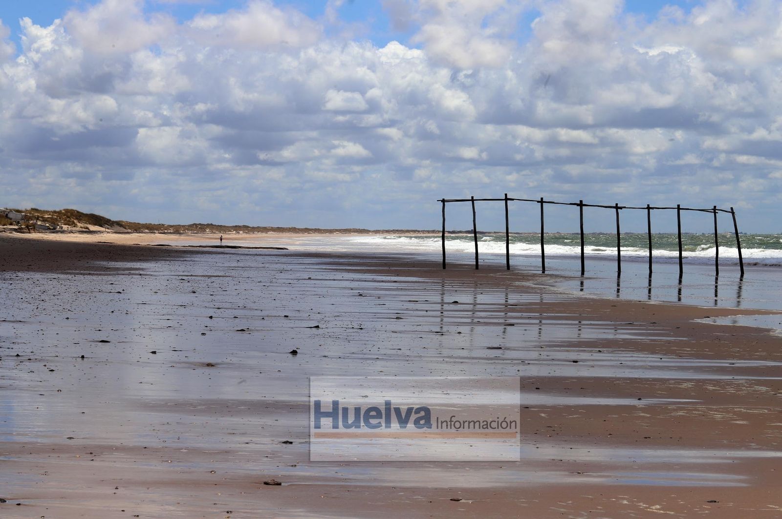 Imágenes de la zona de la playa de Matalascañas más afectada por el temporal