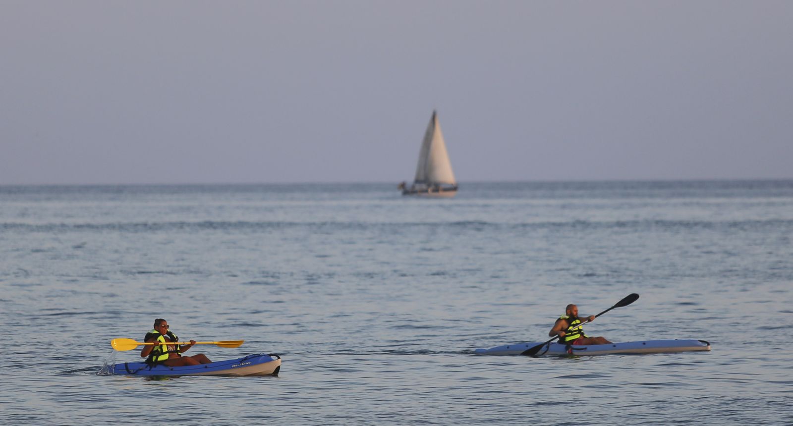Así se está viviendo el verano del coronavirus en Pedregalejo. Fotos al atardecer